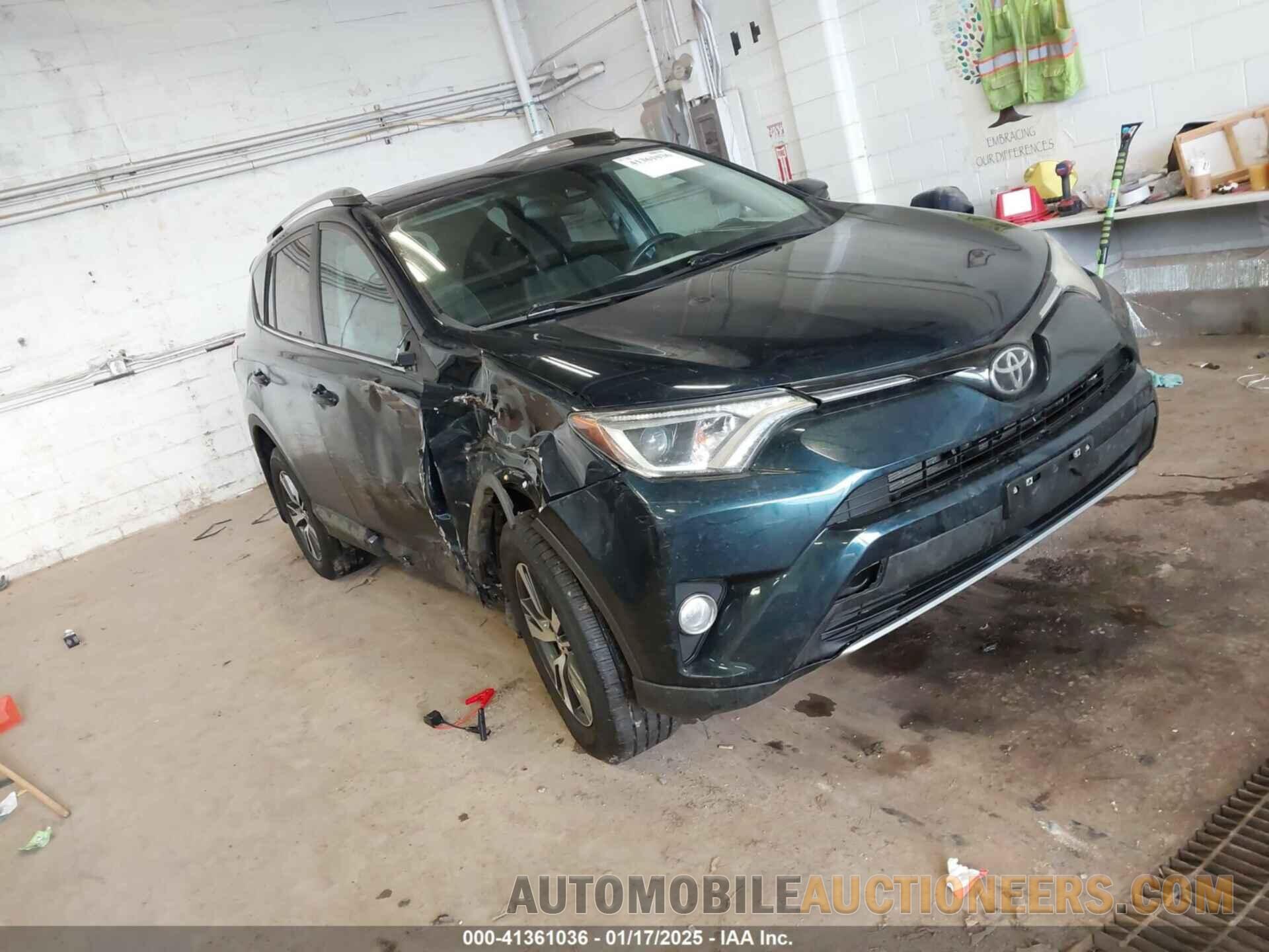 2T3RFREV8HW564825 TOYOTA RAV4 2017