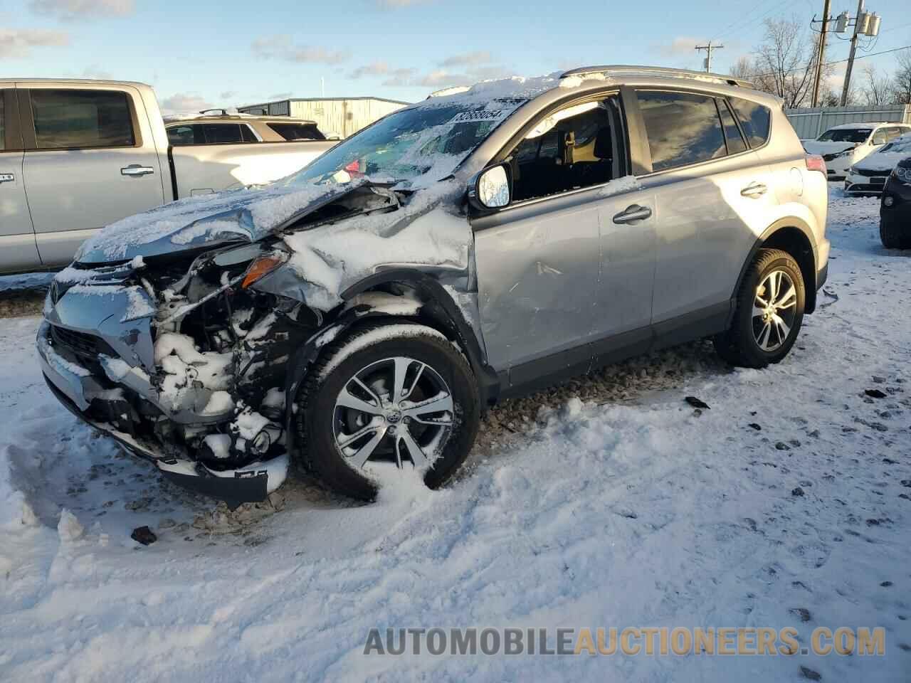 2T3RFREV8JW733022 TOYOTA RAV4 2018