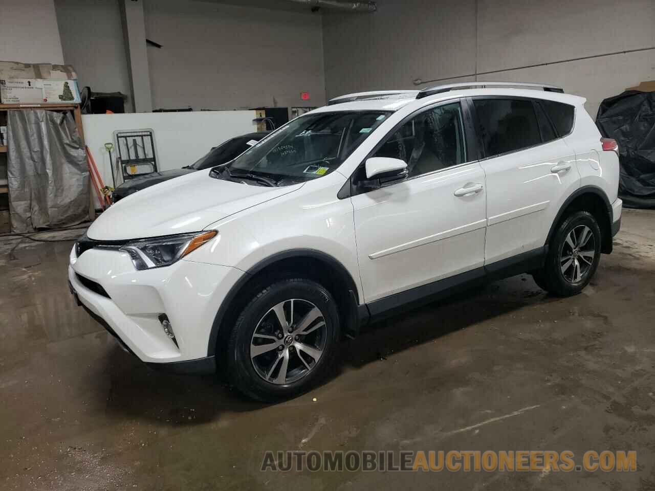 2T3RFREV8JW810732 TOYOTA RAV4 2018