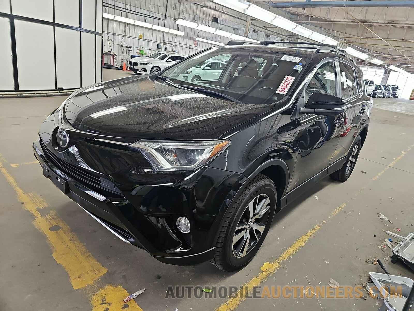 2T3RFREV8JW832178 Toyota RAV4 2018