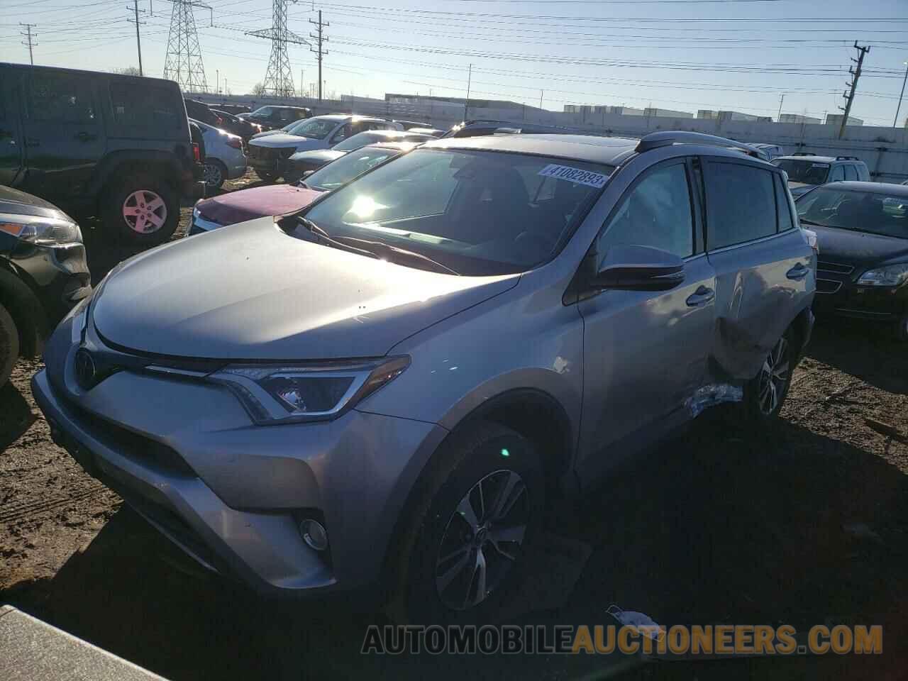 2T3RFREV9HW681975 TOYOTA RAV4 2017