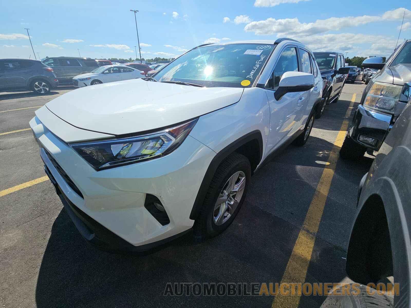 2T3W1RFV2MW129857 Toyota RAV4 2021