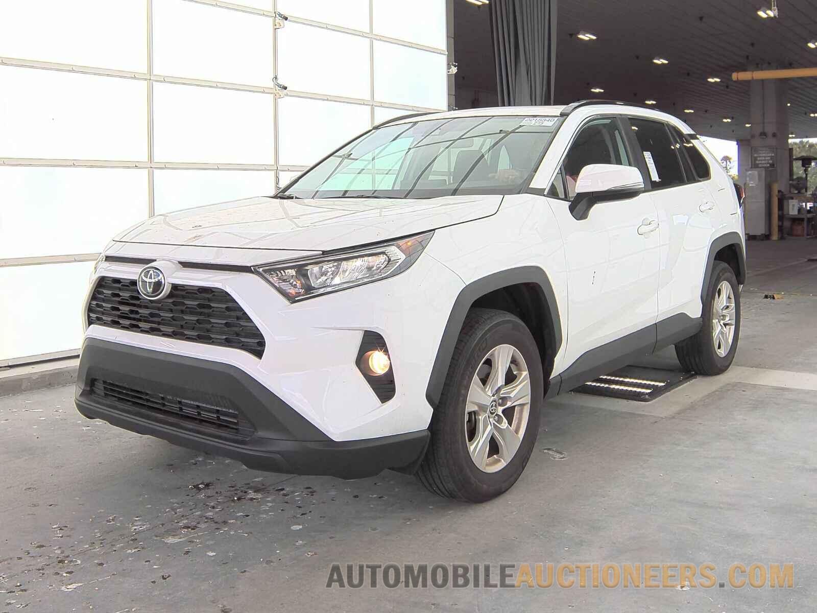 2T3W1RFV3MW169011 Toyota RAV4 2021