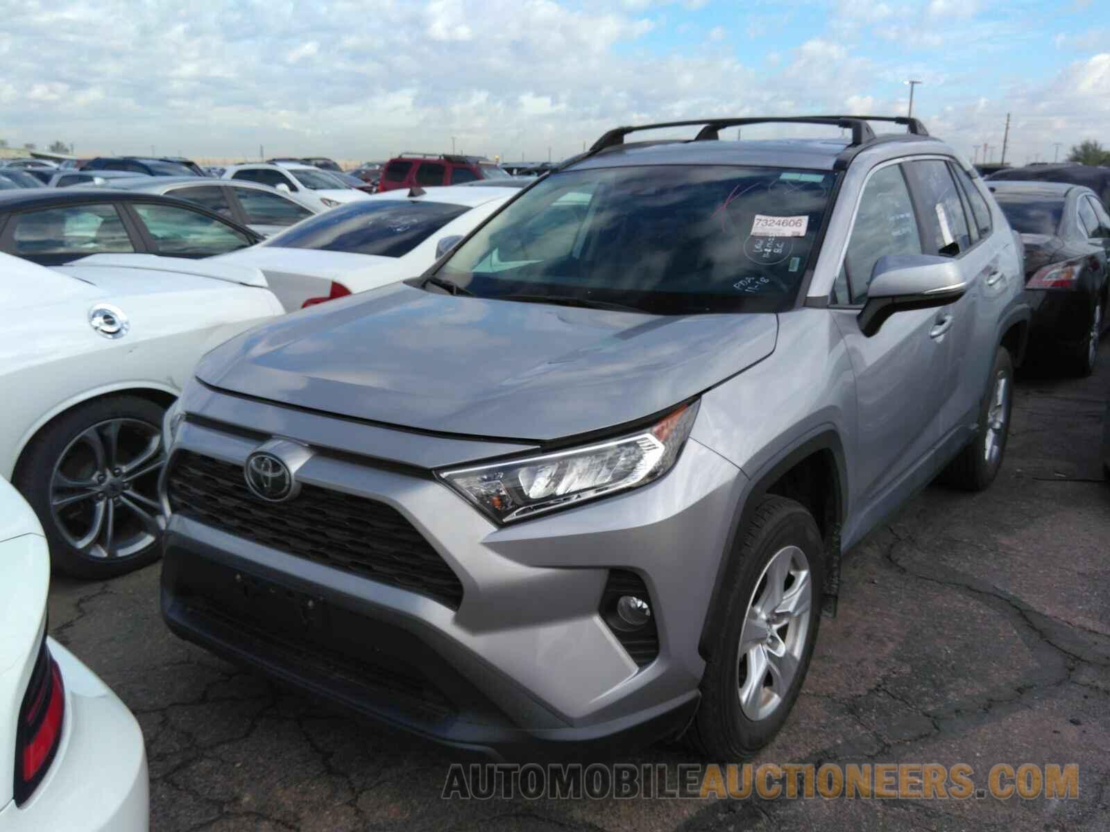 2T3W1RFVXLW098663 Toyota RAV4 2020