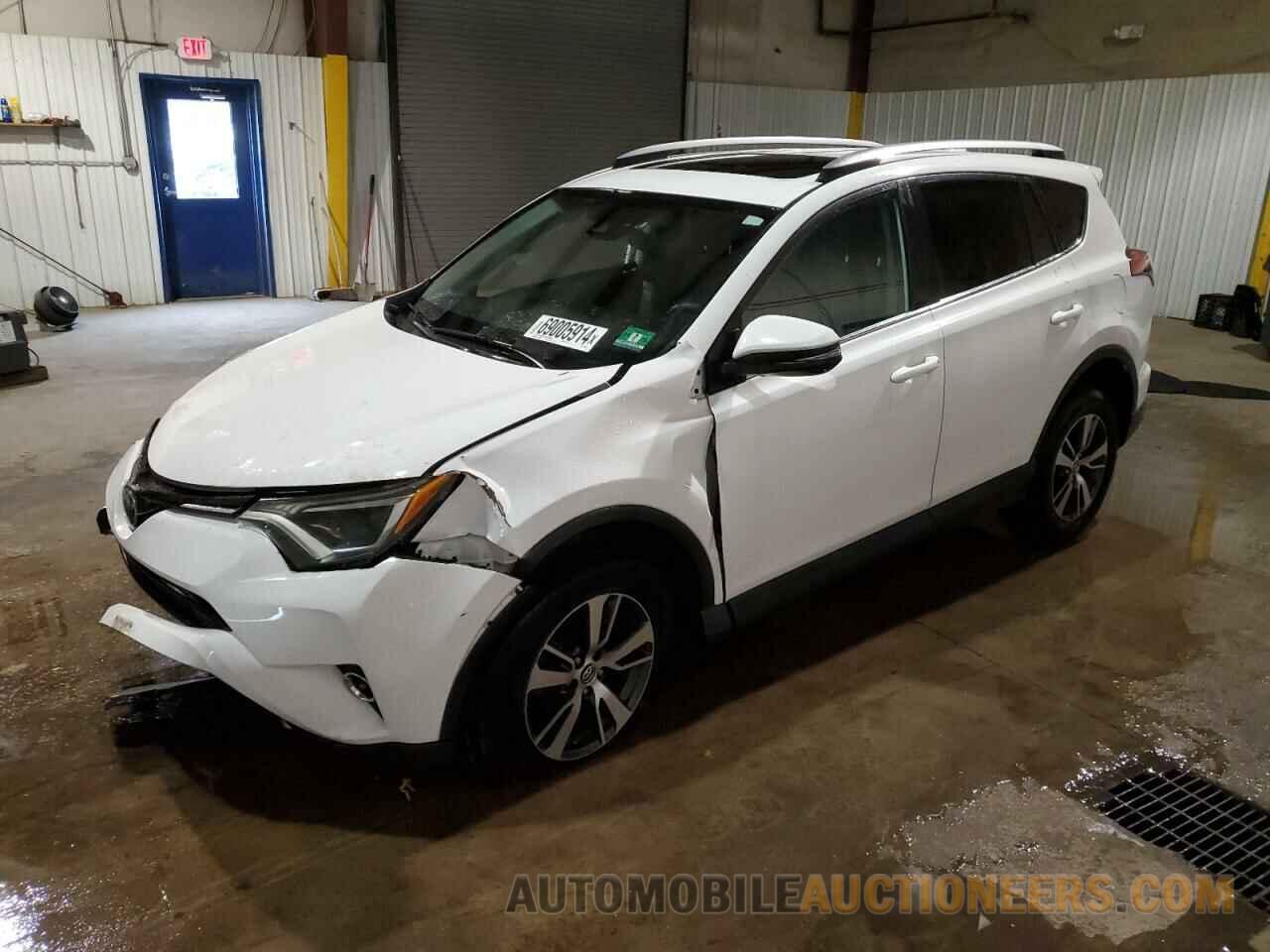 2T3WFREV0HW332058 TOYOTA RAV4 2017