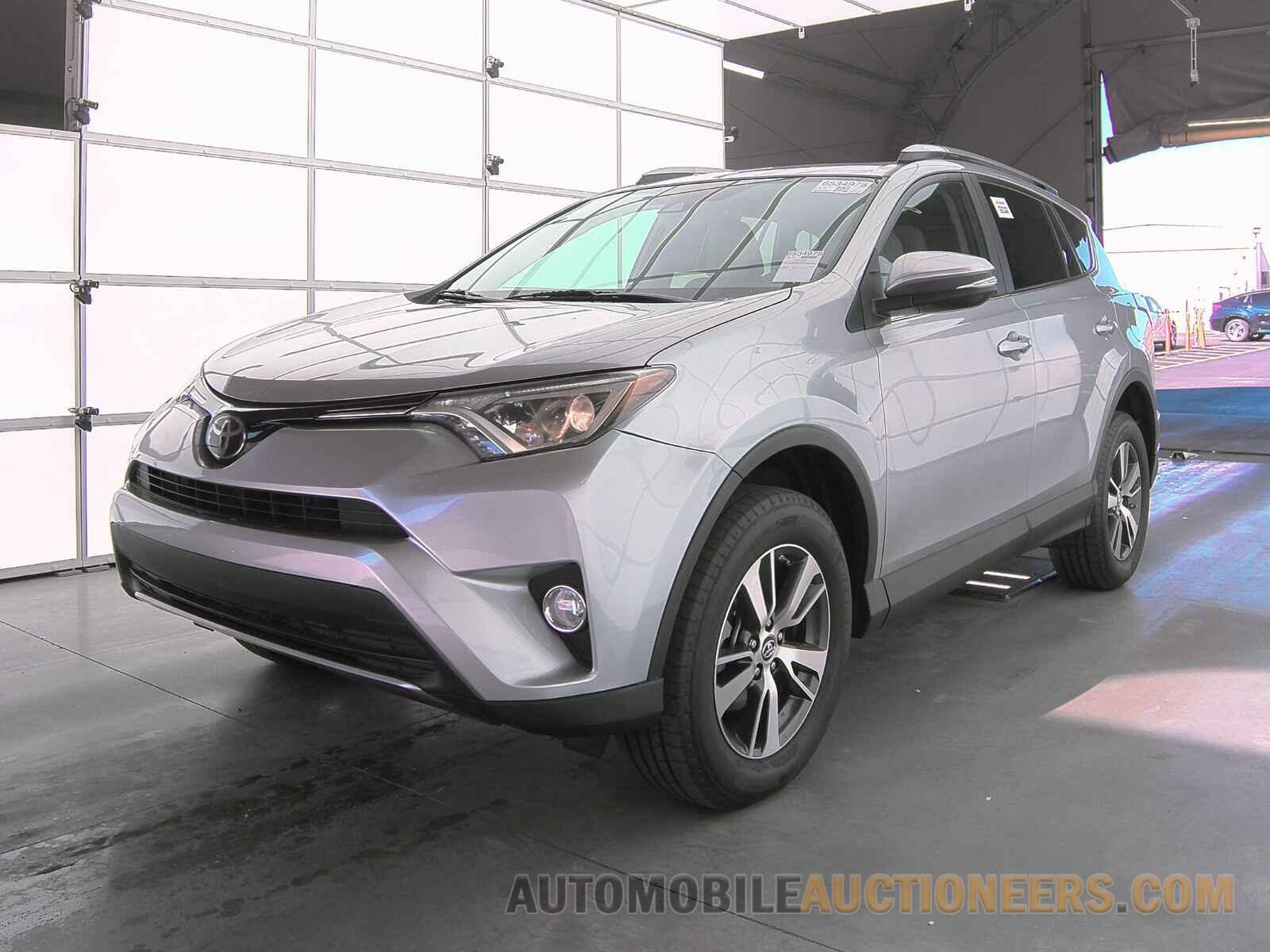 2T3WFREV0HW359261 Toyota RAV4 2017