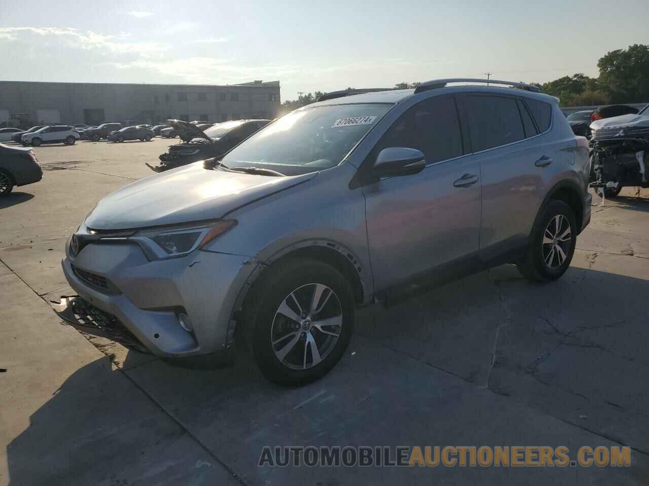 2T3WFREV0JW516017 TOYOTA RAV4 2018