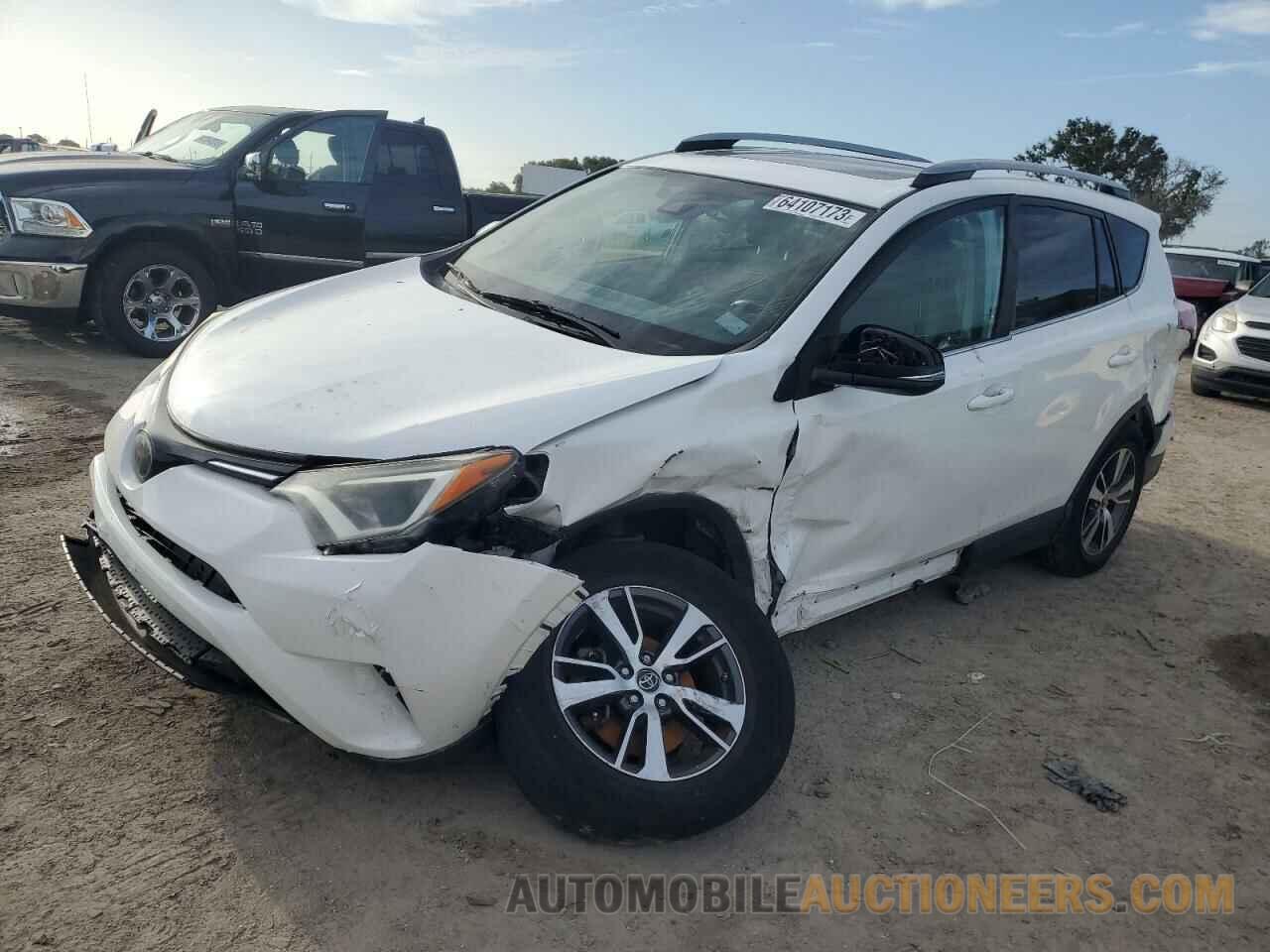 2T3WFREV1JW414337 TOYOTA RAV4 2018