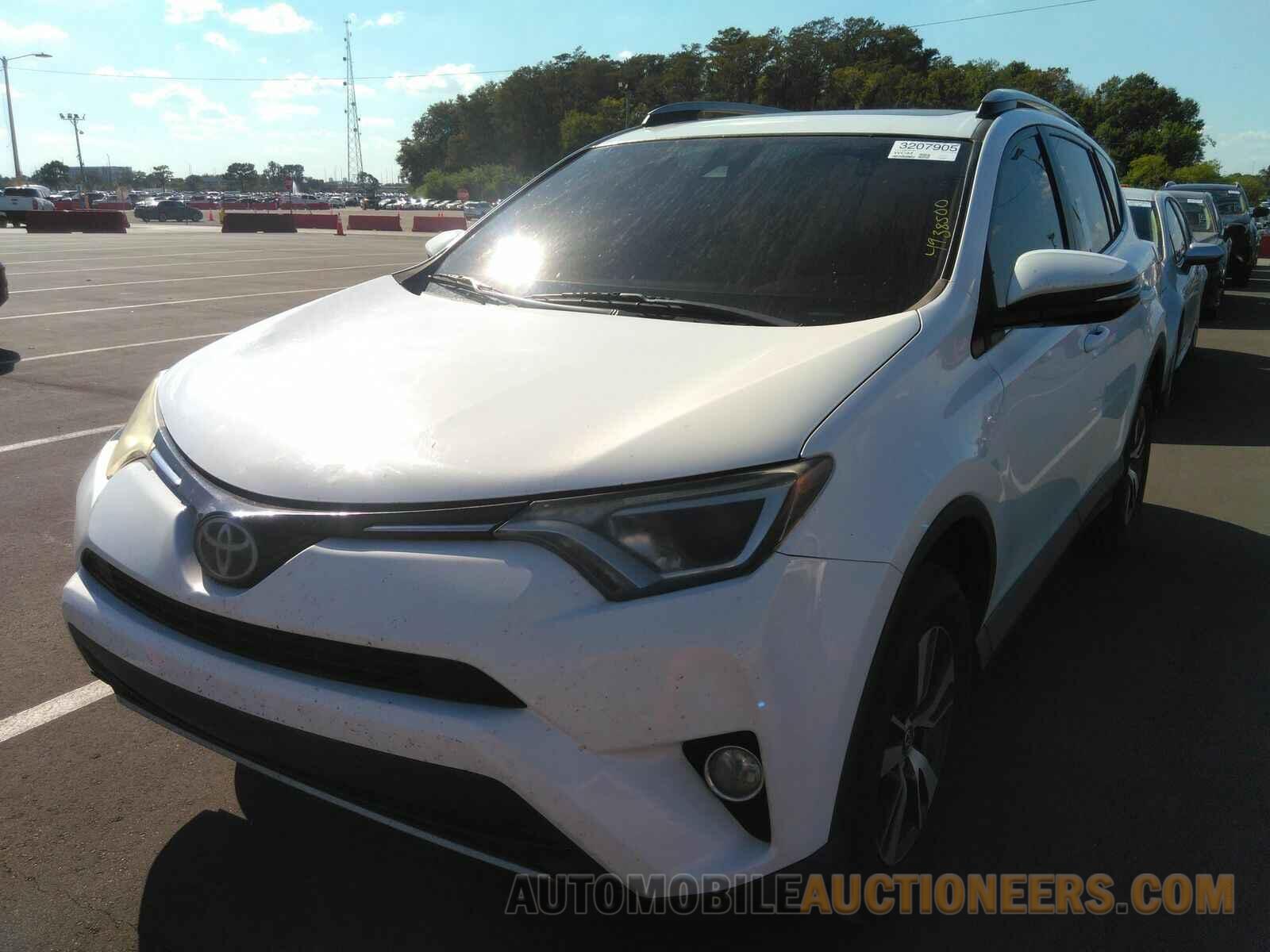 2T3WFREV1JW446740 Toyota RAV4 2018