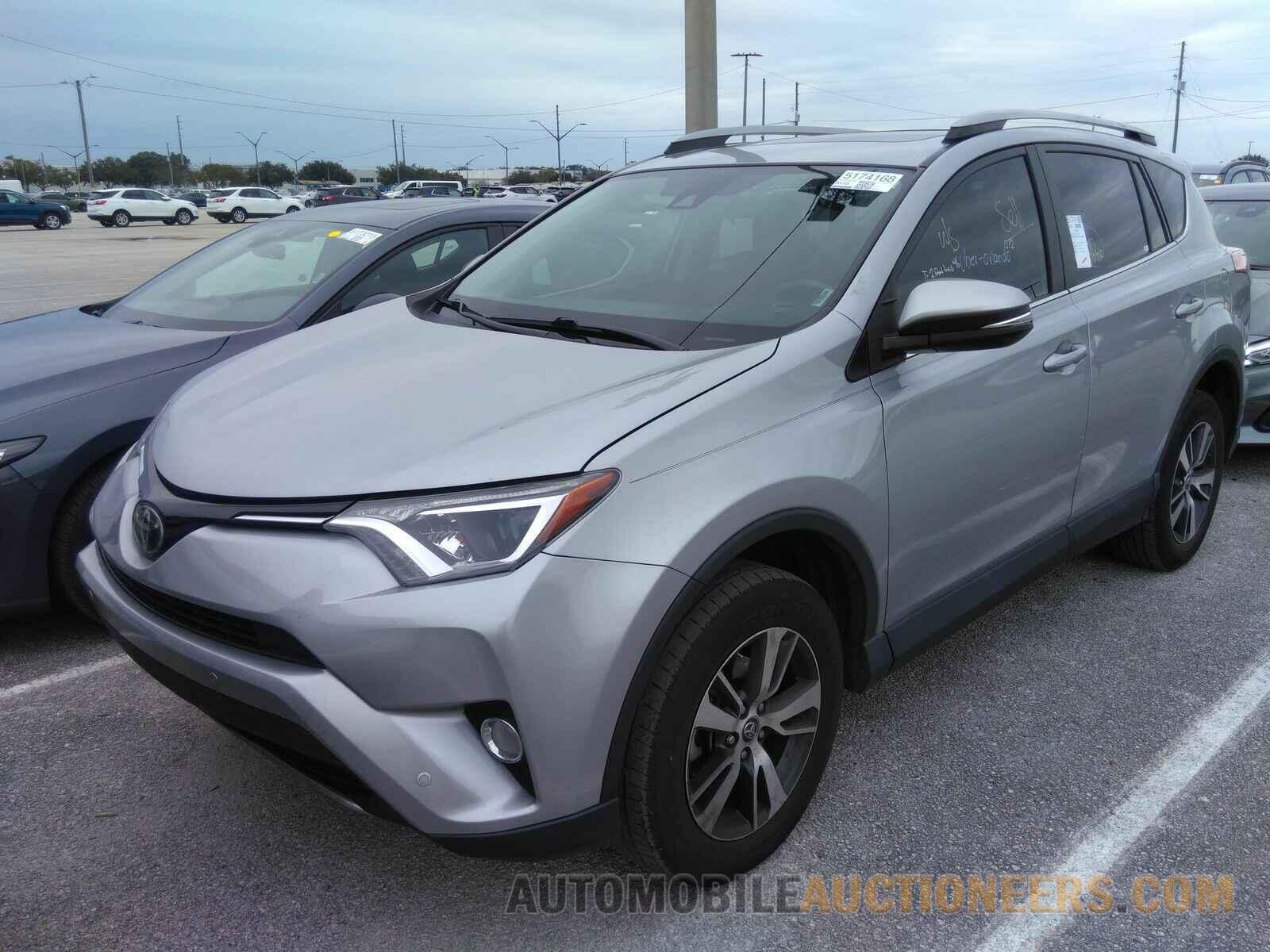 2T3WFREV1JW489426 Toyota RAV4 2018