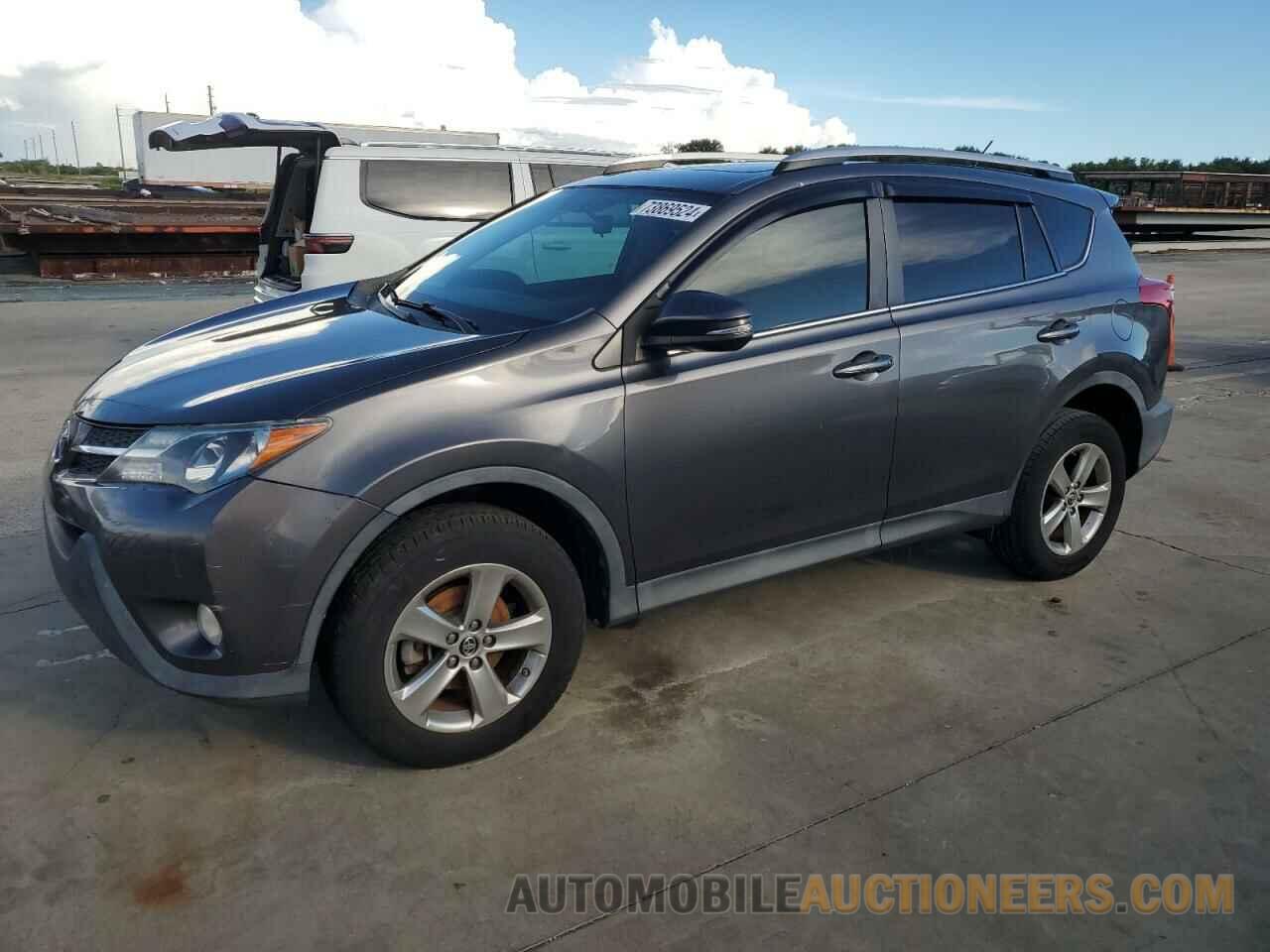 2T3WFREV2FW132747 TOYOTA RAV4 2015