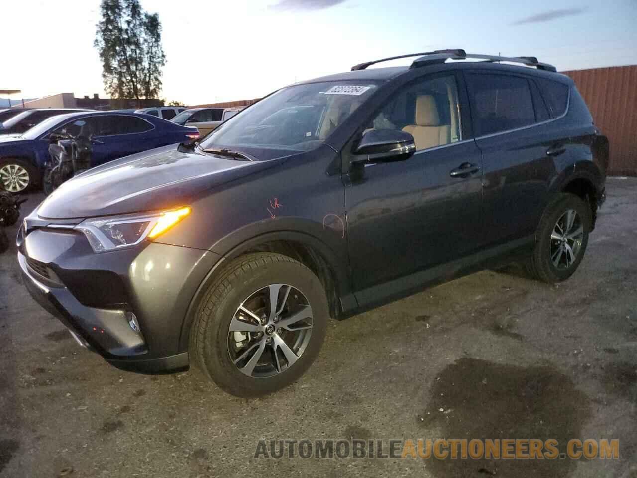 2T3WFREV2JW425668 TOYOTA RAV4 2018