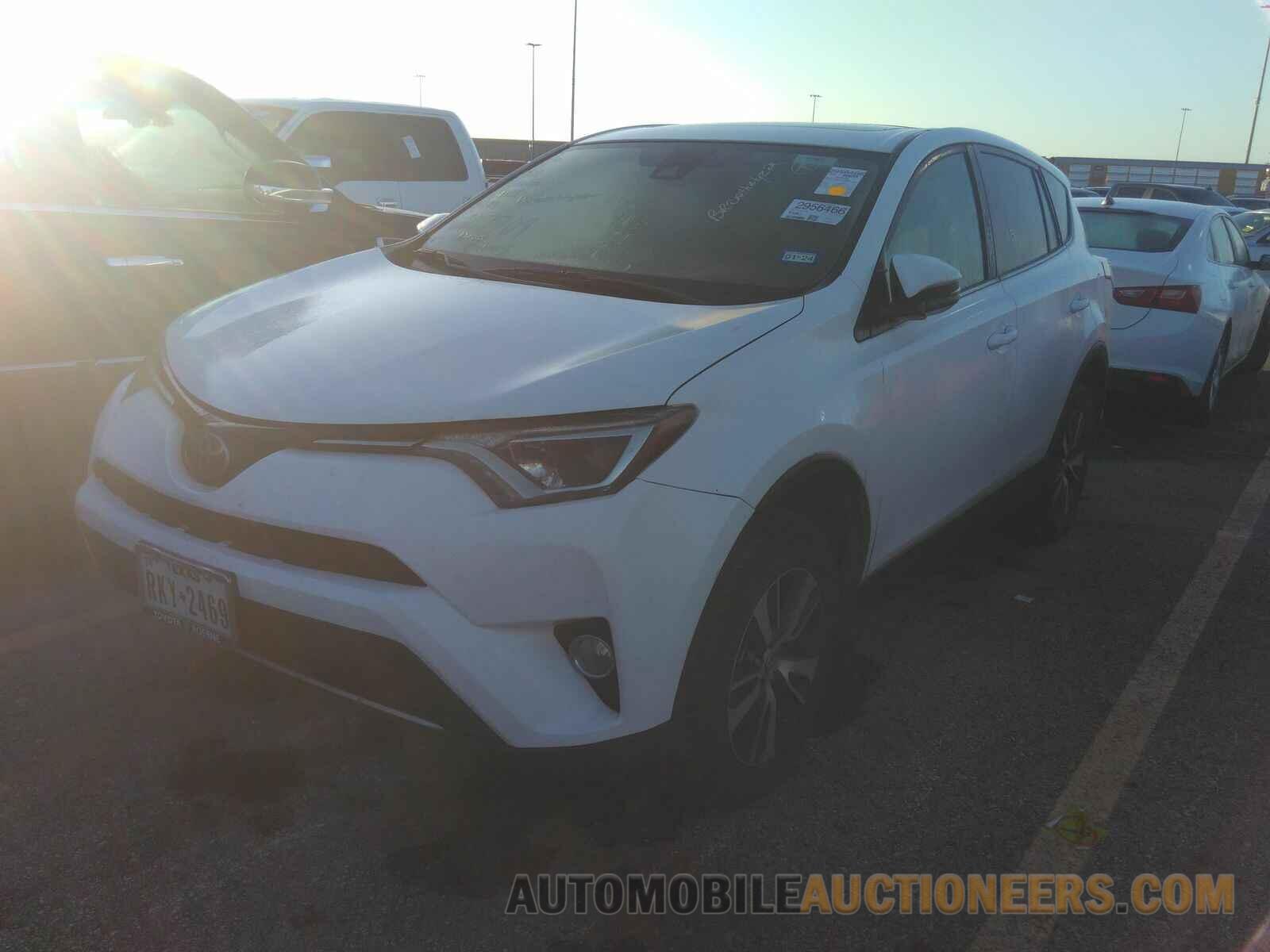 2T3WFREV2JW467709 Toyota RAV4 2018