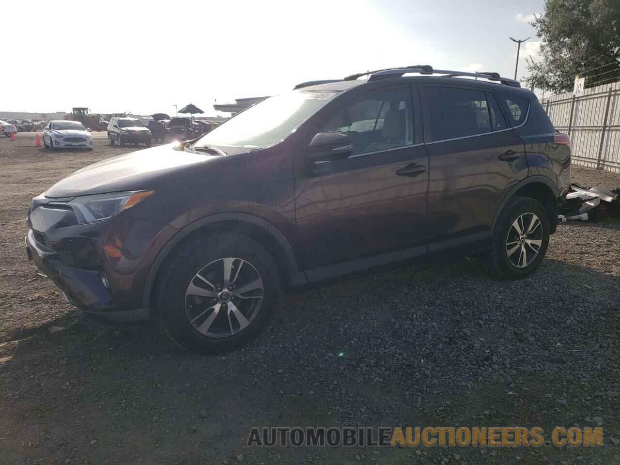 2T3WFREV3HW318588 TOYOTA RAV4 2017