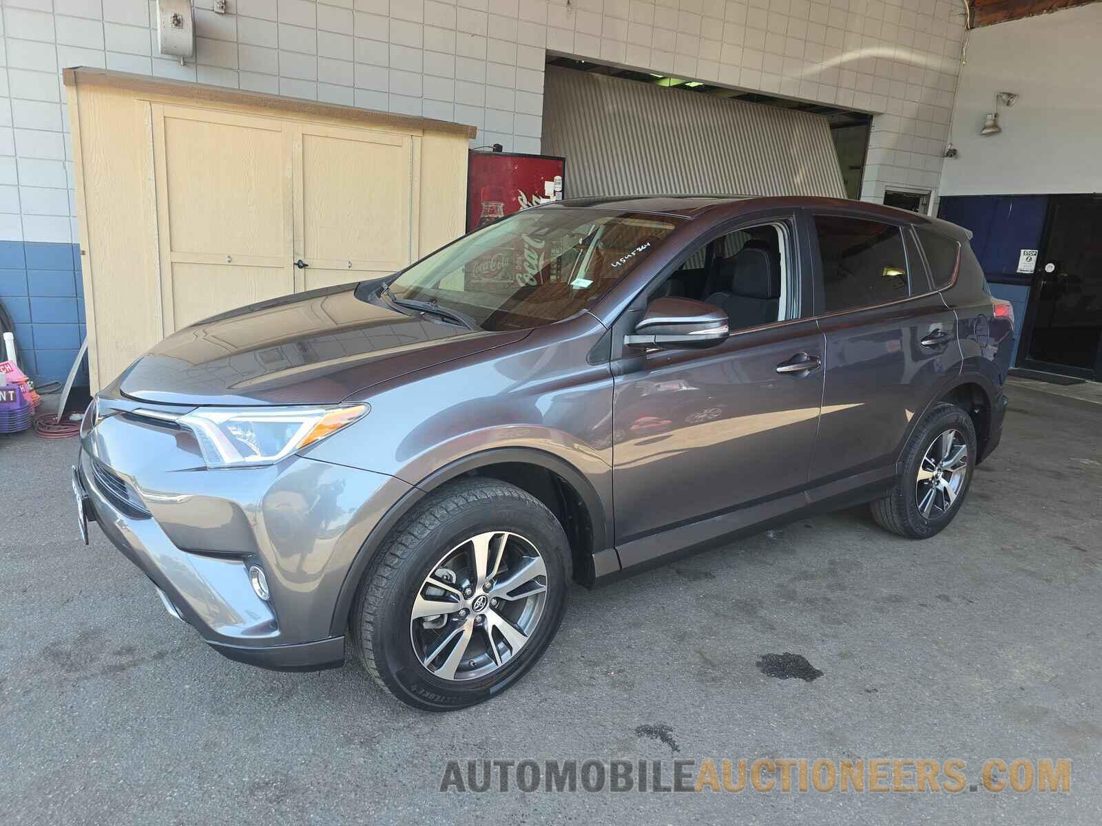 2T3WFREV3JW483269 Toyota RAV4 2018