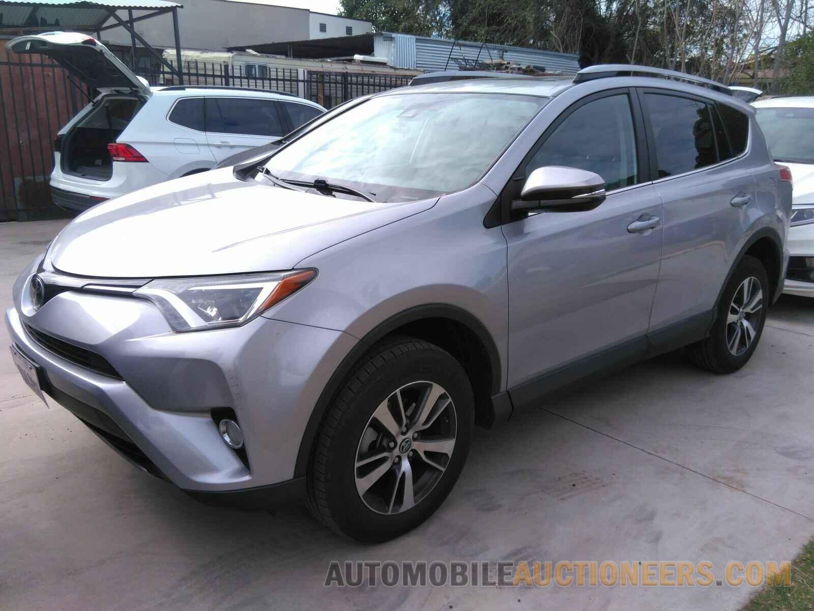 2T3WFREV4HW348828 Toyota RAV4 2017