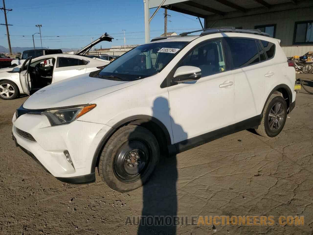 2T3WFREV4JW463080 TOYOTA RAV4 2018