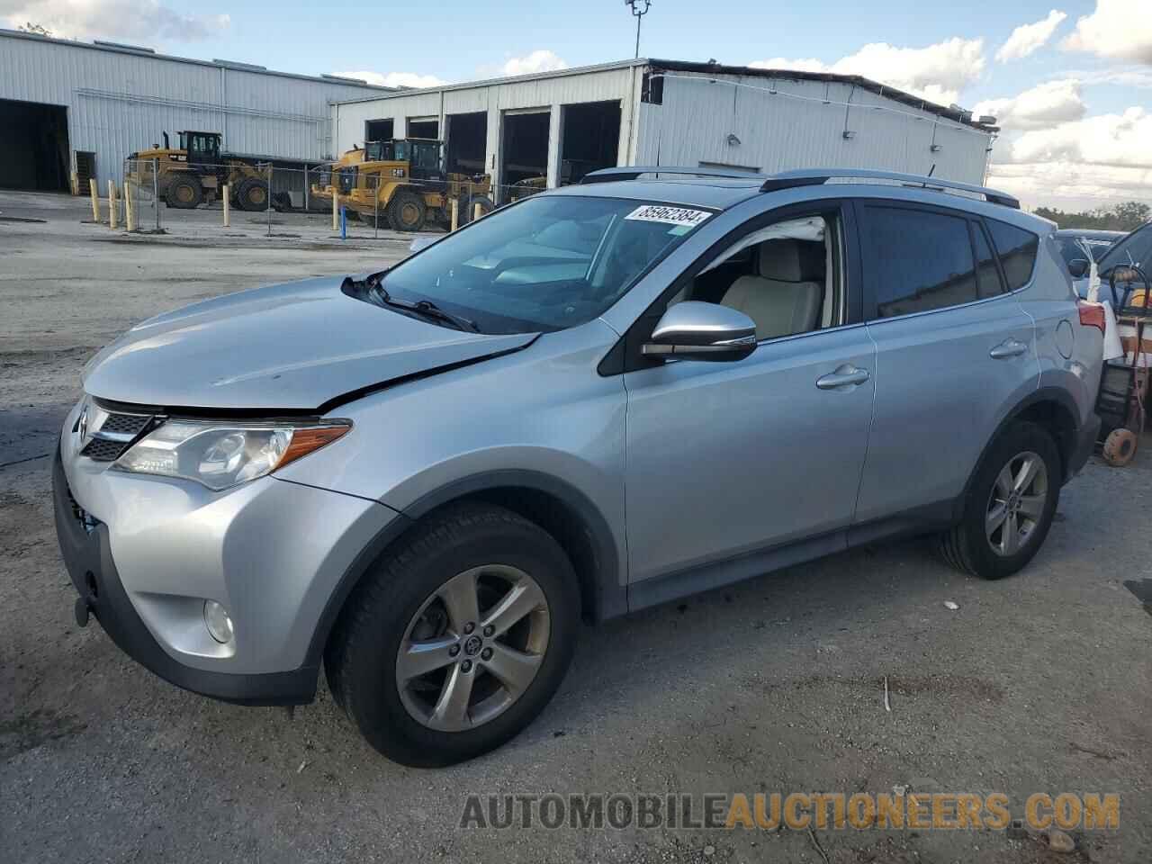 2T3WFREV5FW132368 TOYOTA RAV4 2015