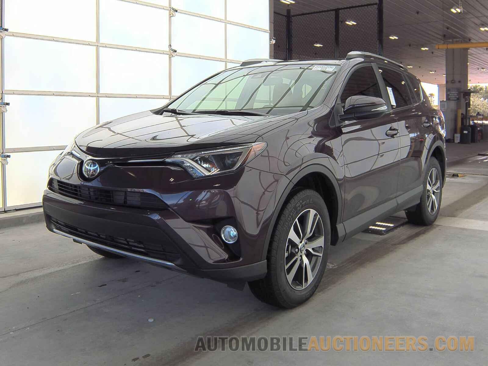 2T3WFREV6HW368174 Toyota RAV4 2017