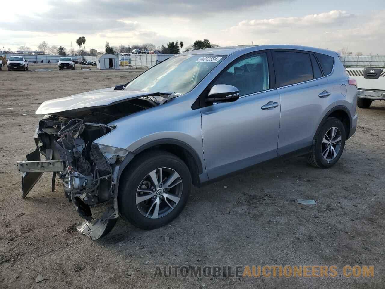 2T3WFREV6HW396430 TOYOTA RAV4 2017