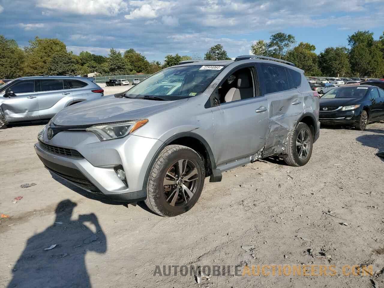 2T3WFREV7HW353165 TOYOTA RAV4 2017