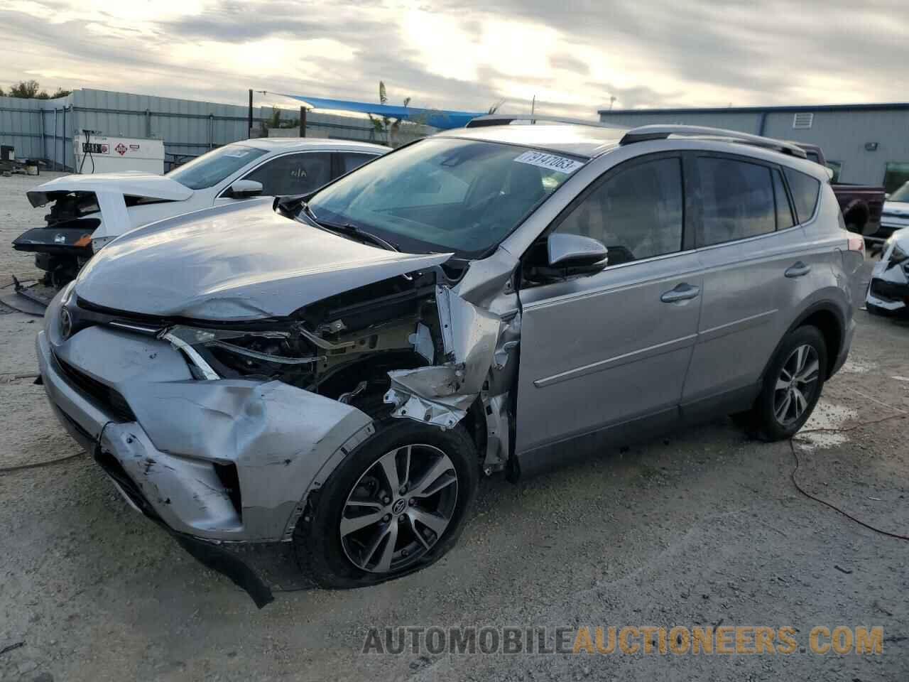 2T3WFREV7HW375392 TOYOTA RAV4 2017