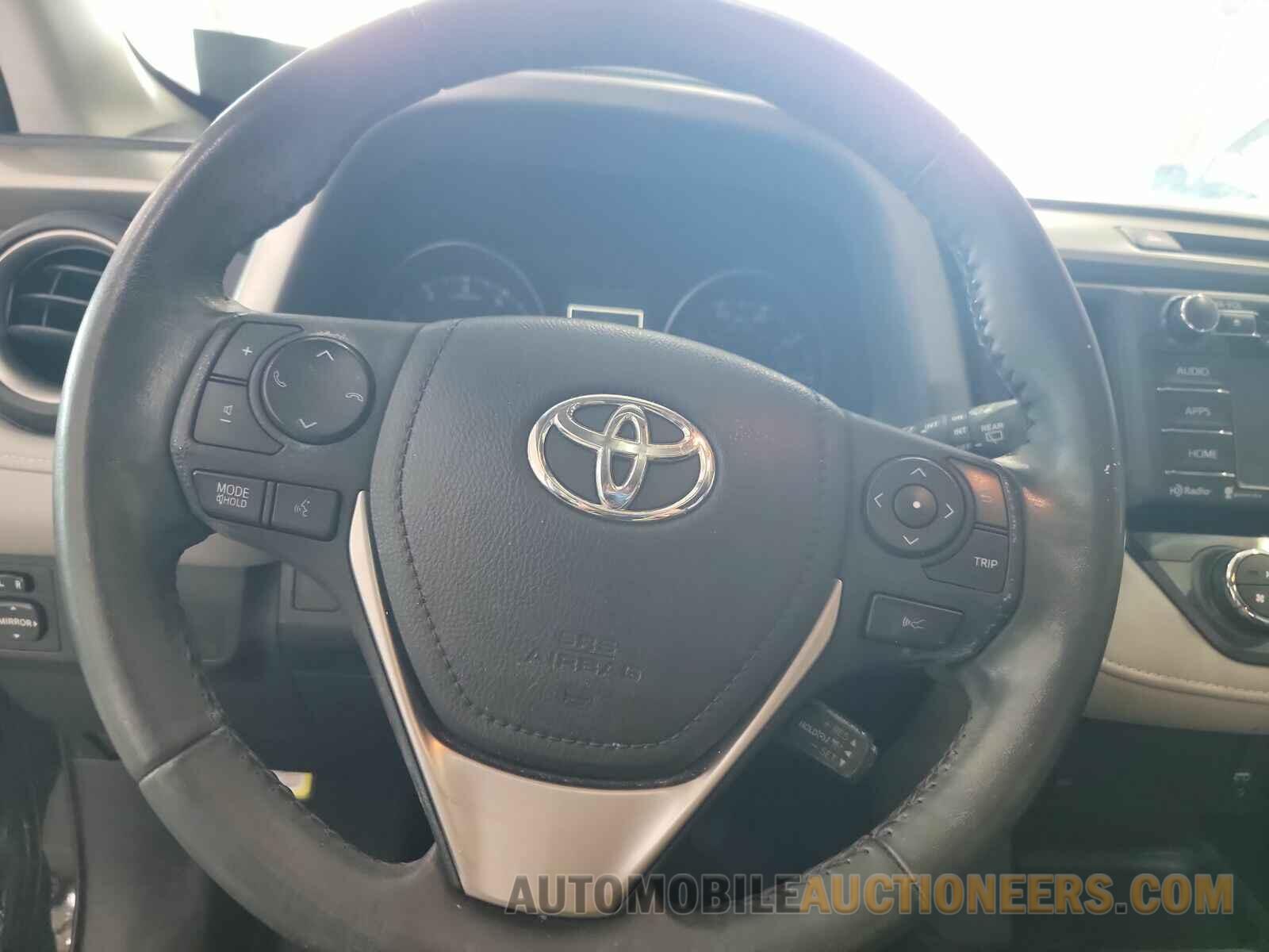 2T3WFREV7JW408915 Toyota RAV4 2018