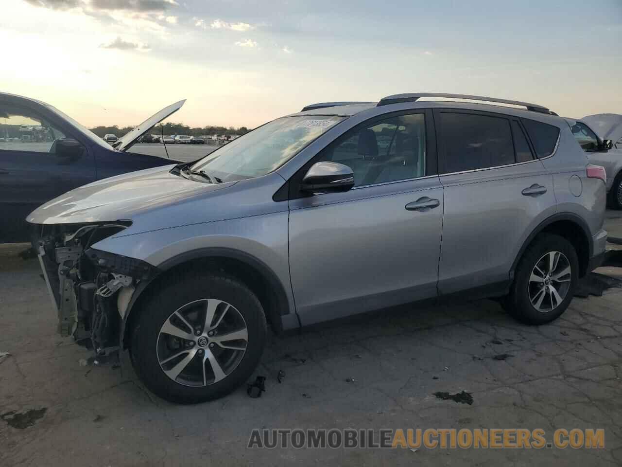 2T3WFREV8HW346760 TOYOTA RAV4 2017