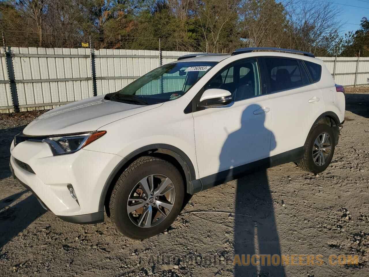 2T3WFREV8HW376566 TOYOTA RAV4 2017