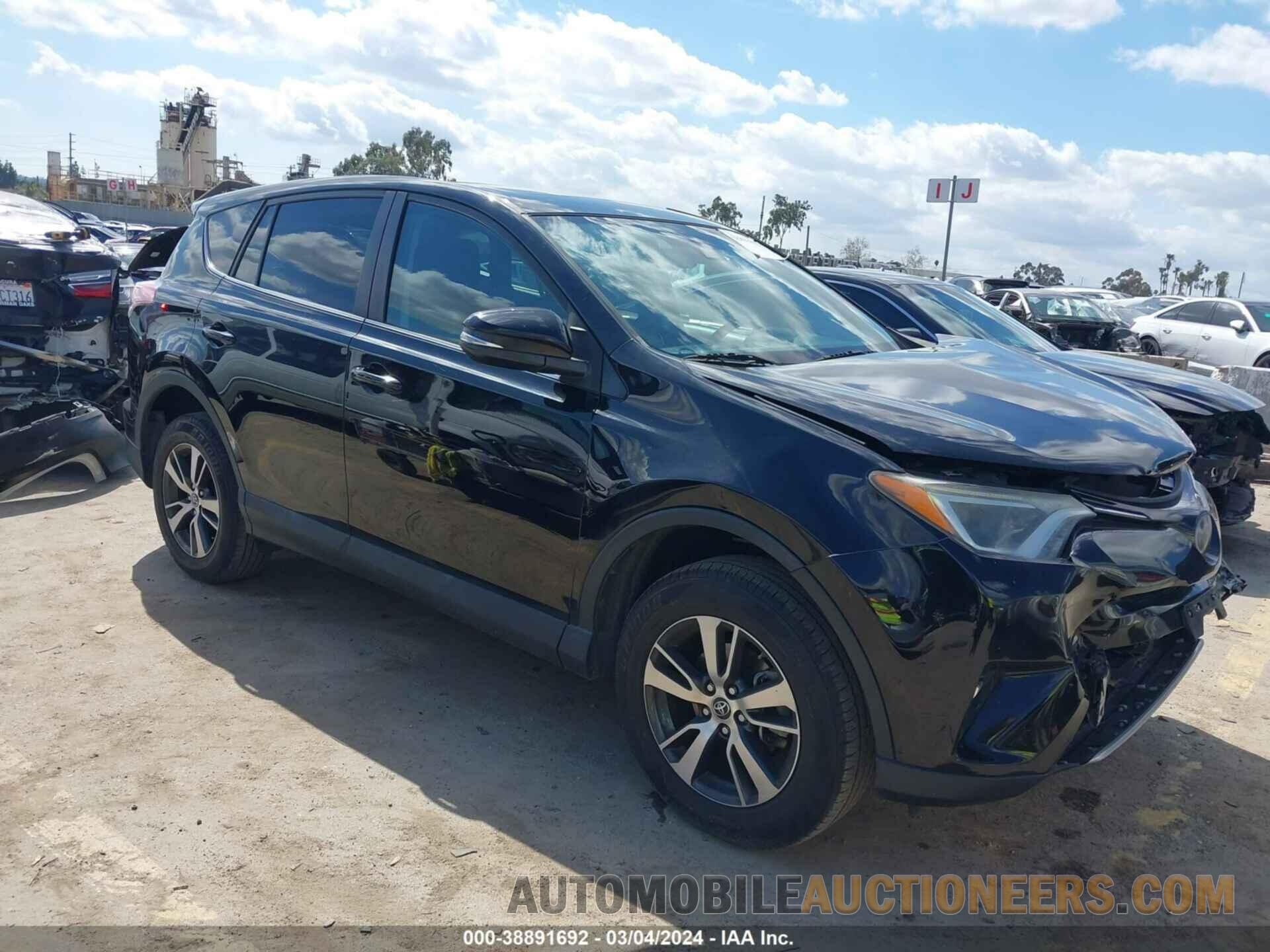 2T3WFREV8HW403183 TOYOTA RAV4 2017