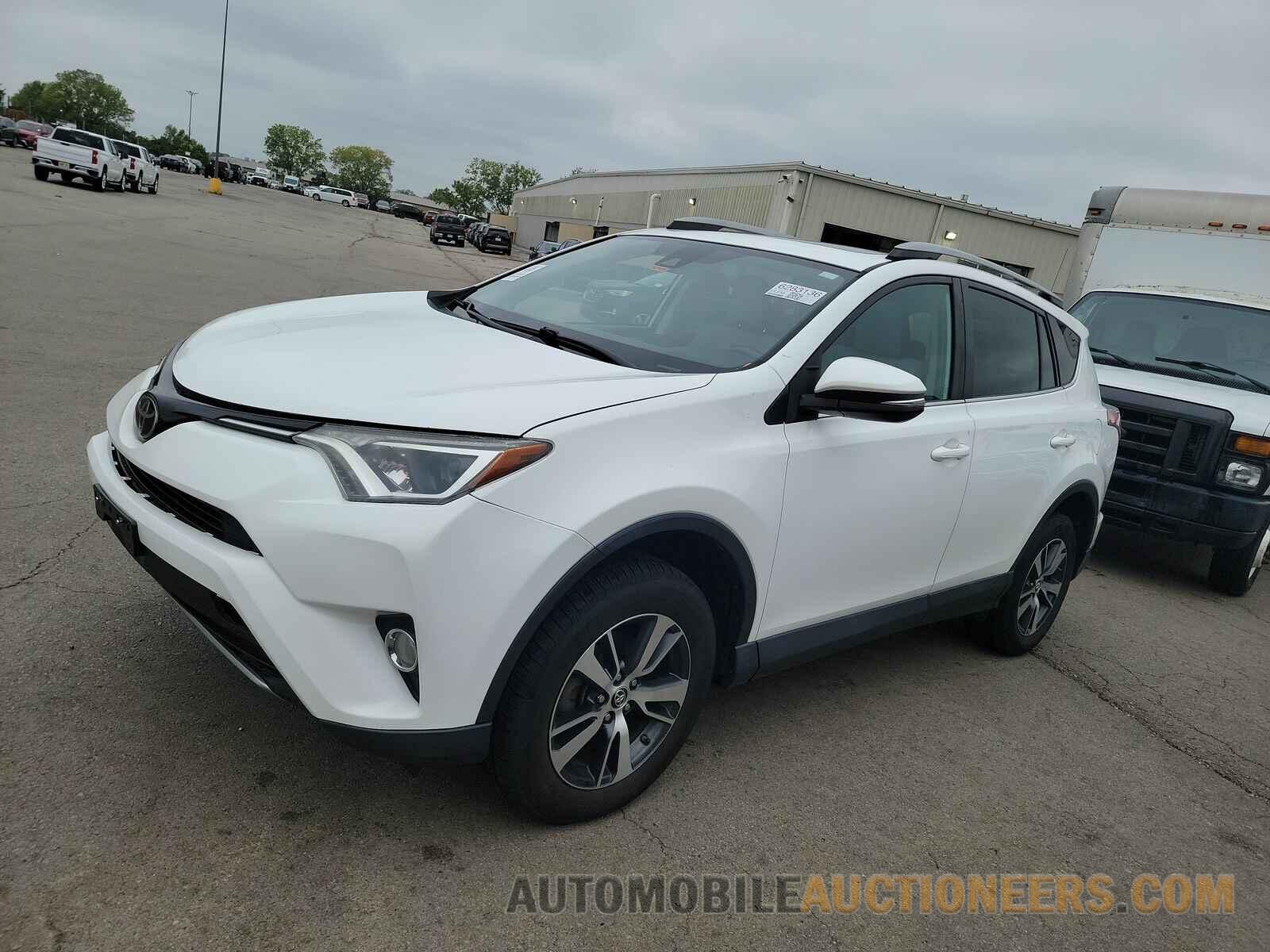 2T3WFREV9JW457677 Toyota RAV4 2018