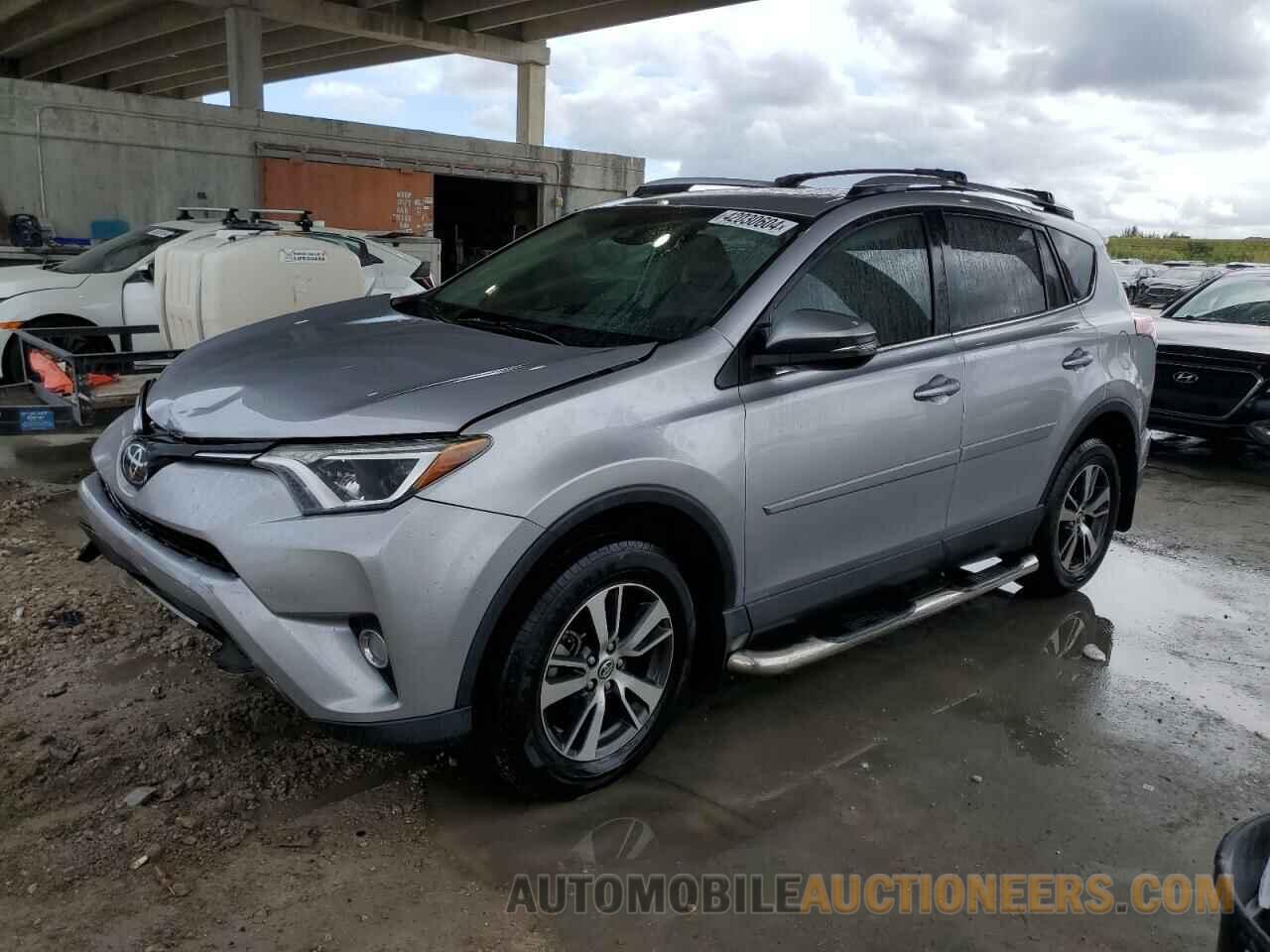 2T3WFREVXHW385723 TOYOTA RAV4 2017