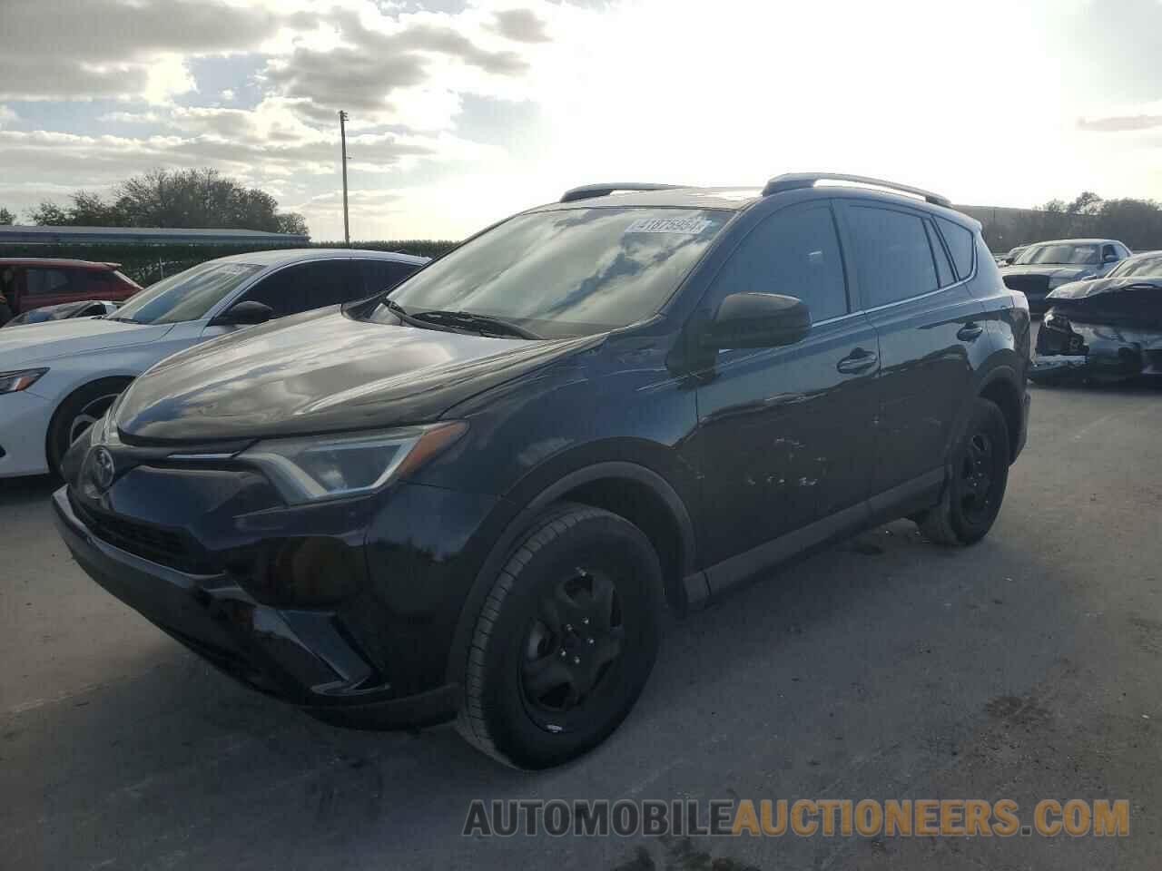 2T3ZFREV1HW366250 TOYOTA RAV4 2017