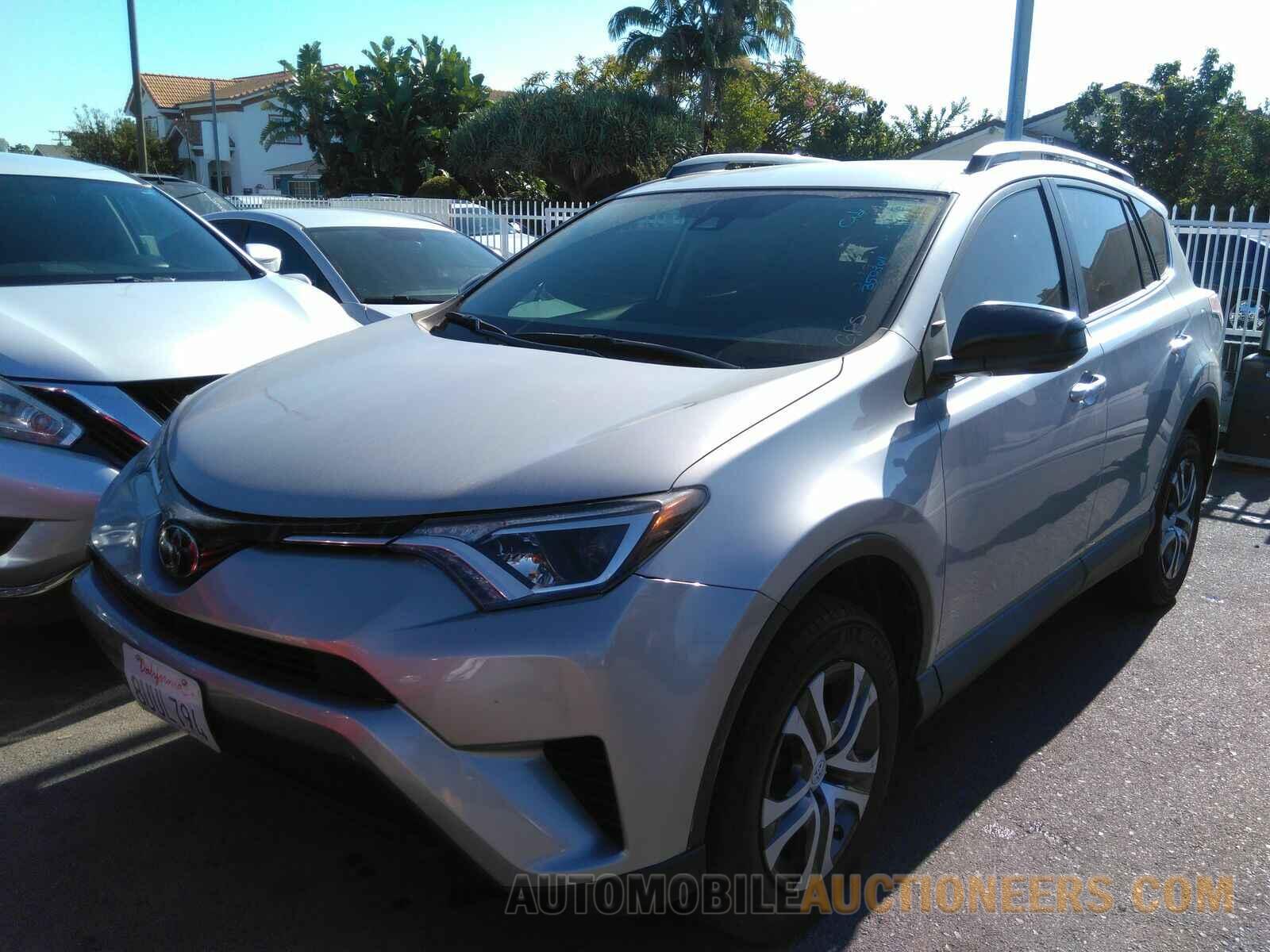 2T3ZFREV9JW422117 Toyota RAV4 2018