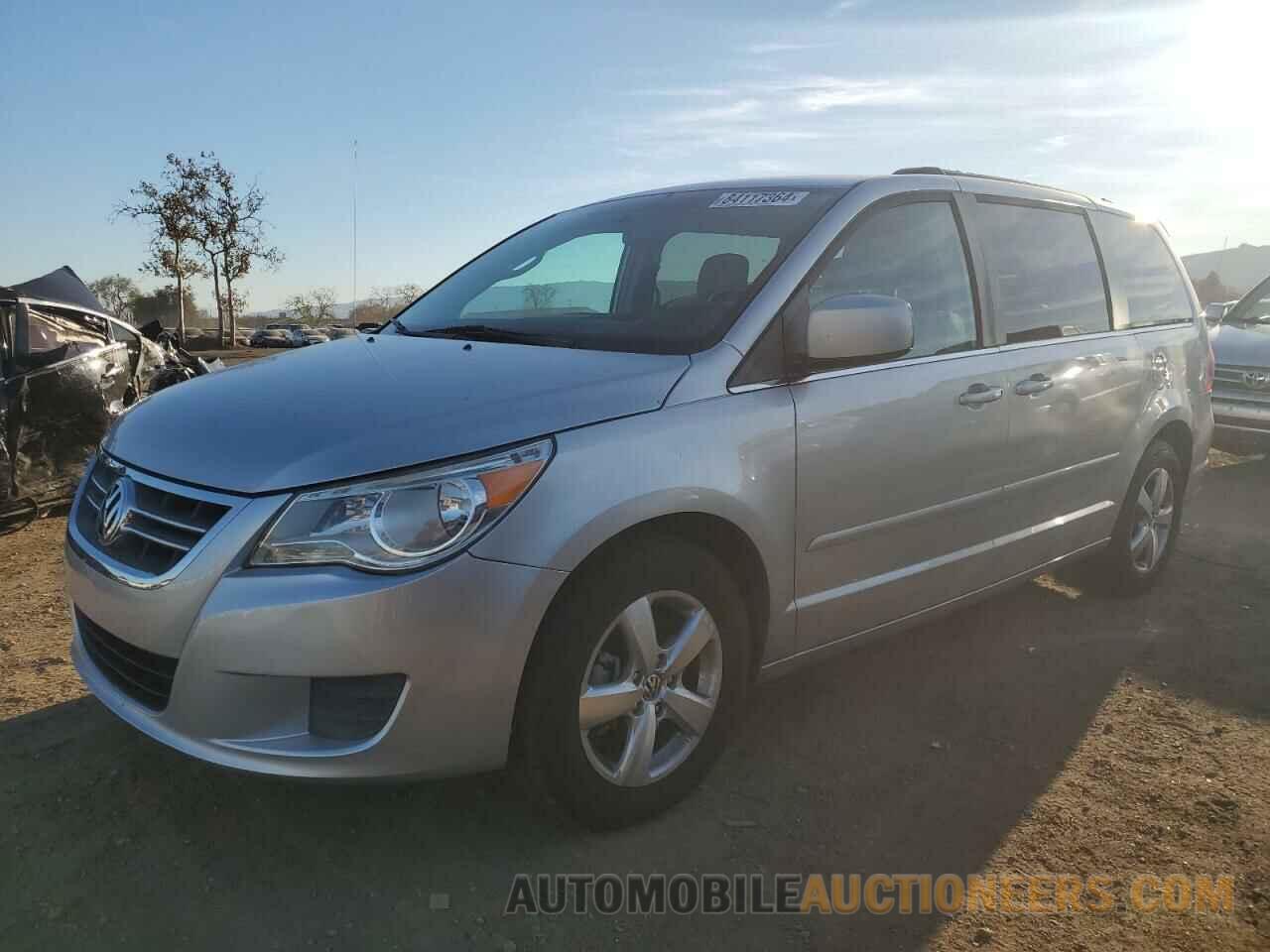 2V4RW3DG6BR766781 VOLKSWAGEN ROUTAN 2011