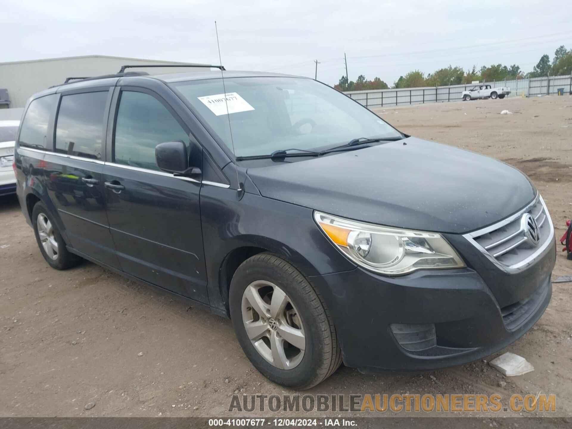 2V4RW3DG6BR767090 VOLKSWAGEN ROUTAN 2011