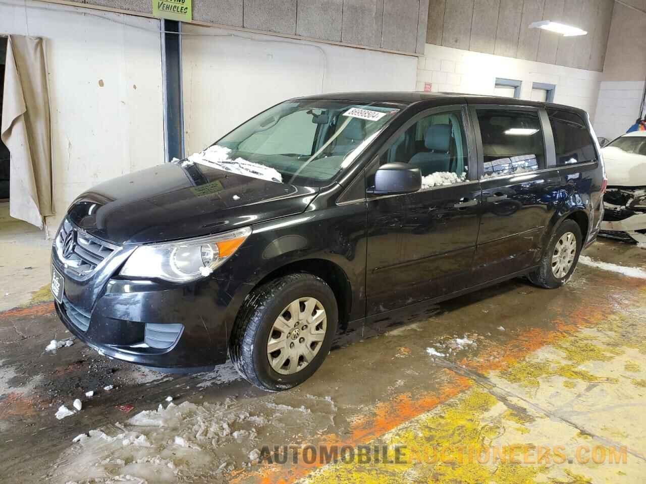 2V4RW4DG2BR670703 VOLKSWAGEN ROUTAN 2011