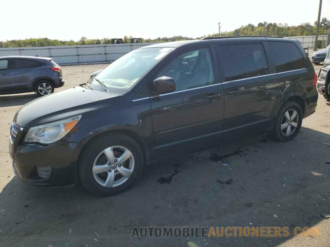 2V4RW5DGXBR670518 VOLKSWAGEN ROUTAN 2011