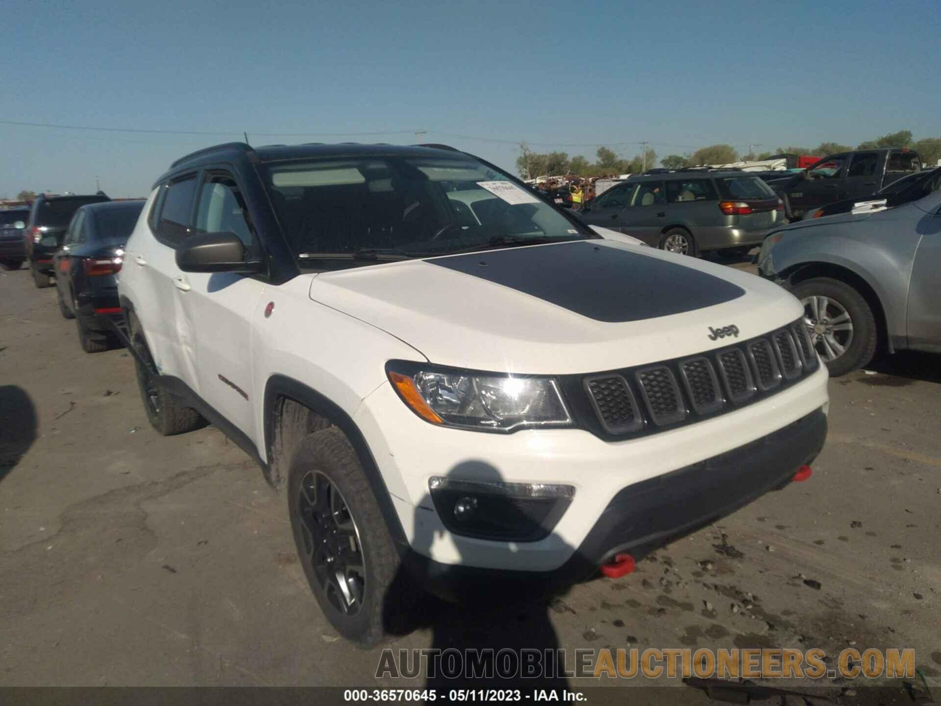 3C4NJDDBXKT618096 JEEP COMPASS 2019