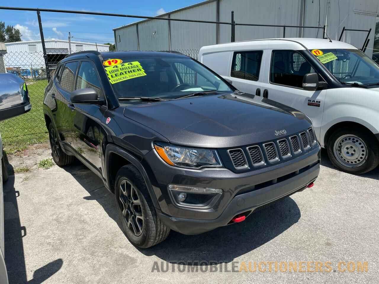 3C4NJDDBXKT733250 JEEP COMPASS 2019