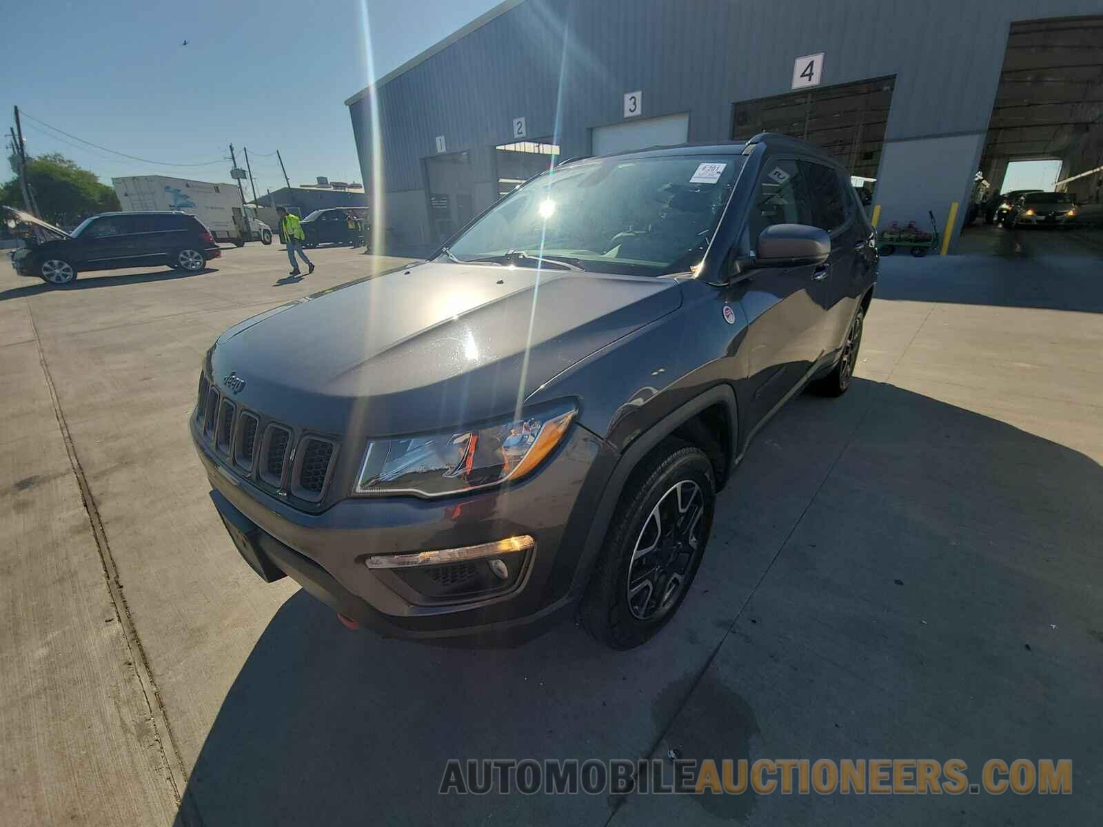 3C4NJDDBXKT775742 Jeep Compass 2019