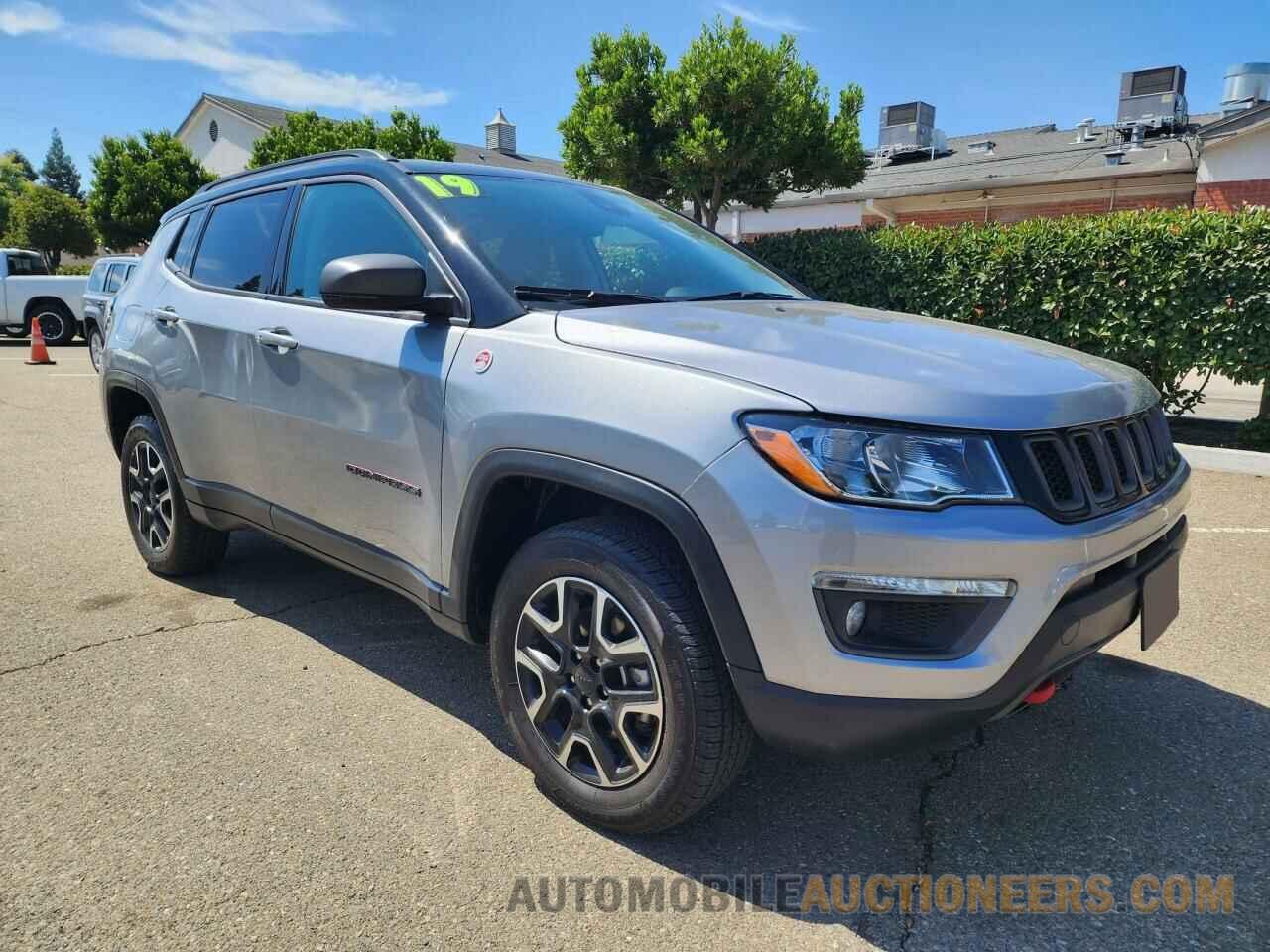 3C4NJDDBXKT780391 JEEP COMPASS 2019