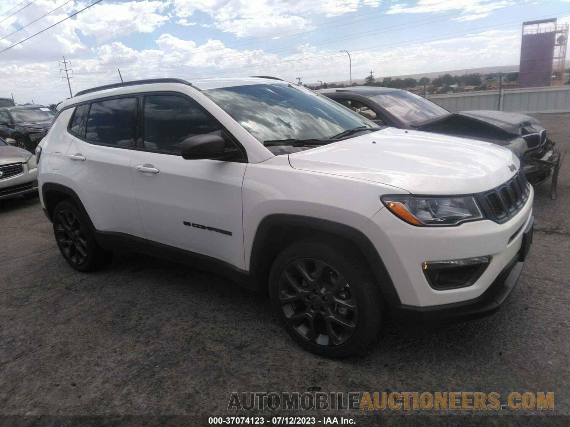 3C4NJDEB5MT589446 JEEP COMPASS 2021