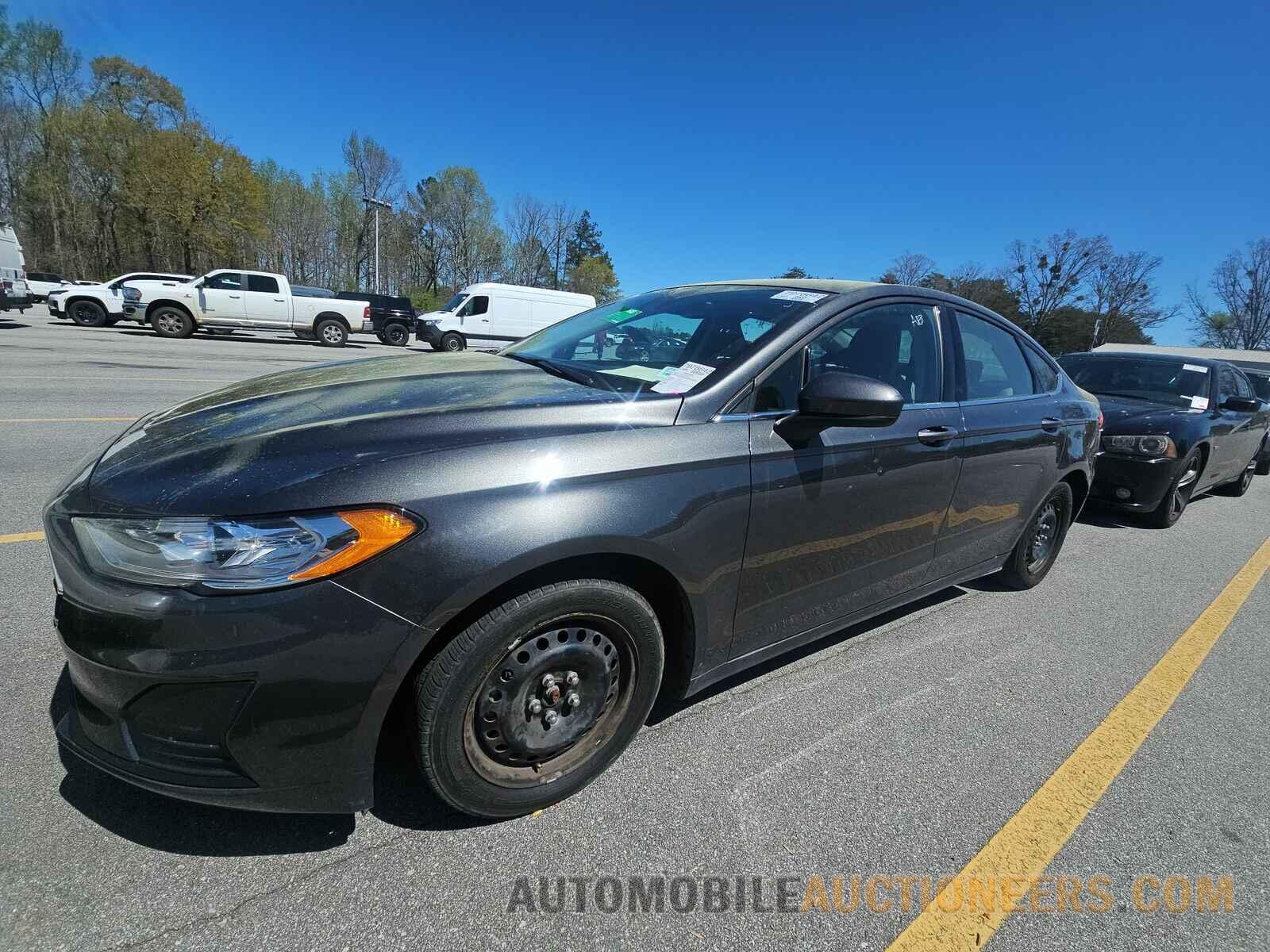 3FA6P0G70KR194420 Ford Fusion 2019