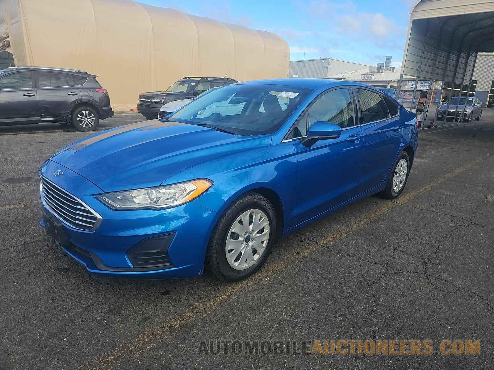 3FA6P0G71KR102375 Ford Fusion 2019