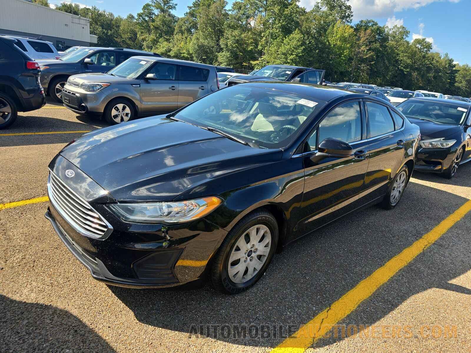 3FA6P0G73KR102104 Ford Fusion 2019