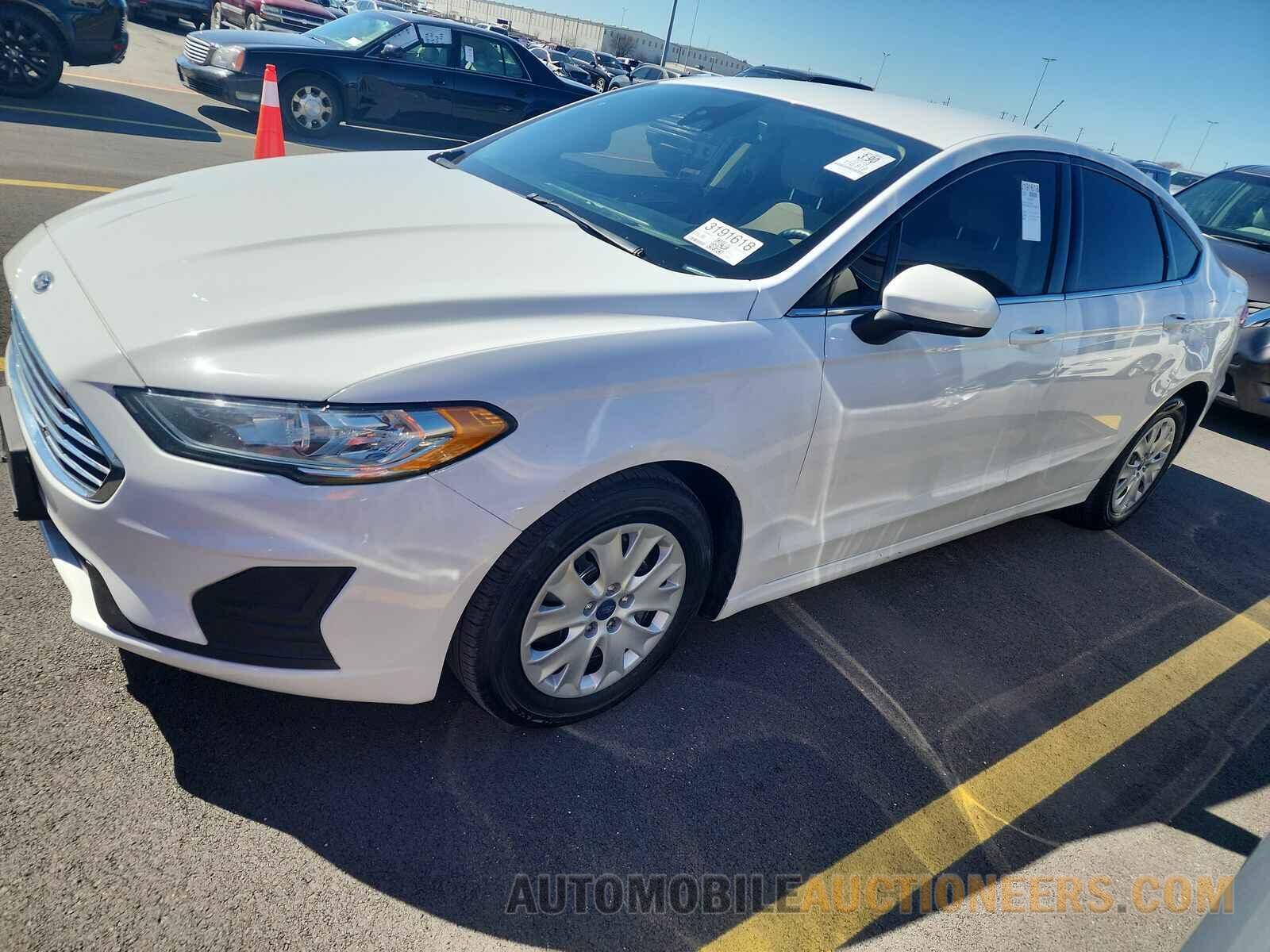 3FA6P0G77KR148051 Ford Fusion 2019