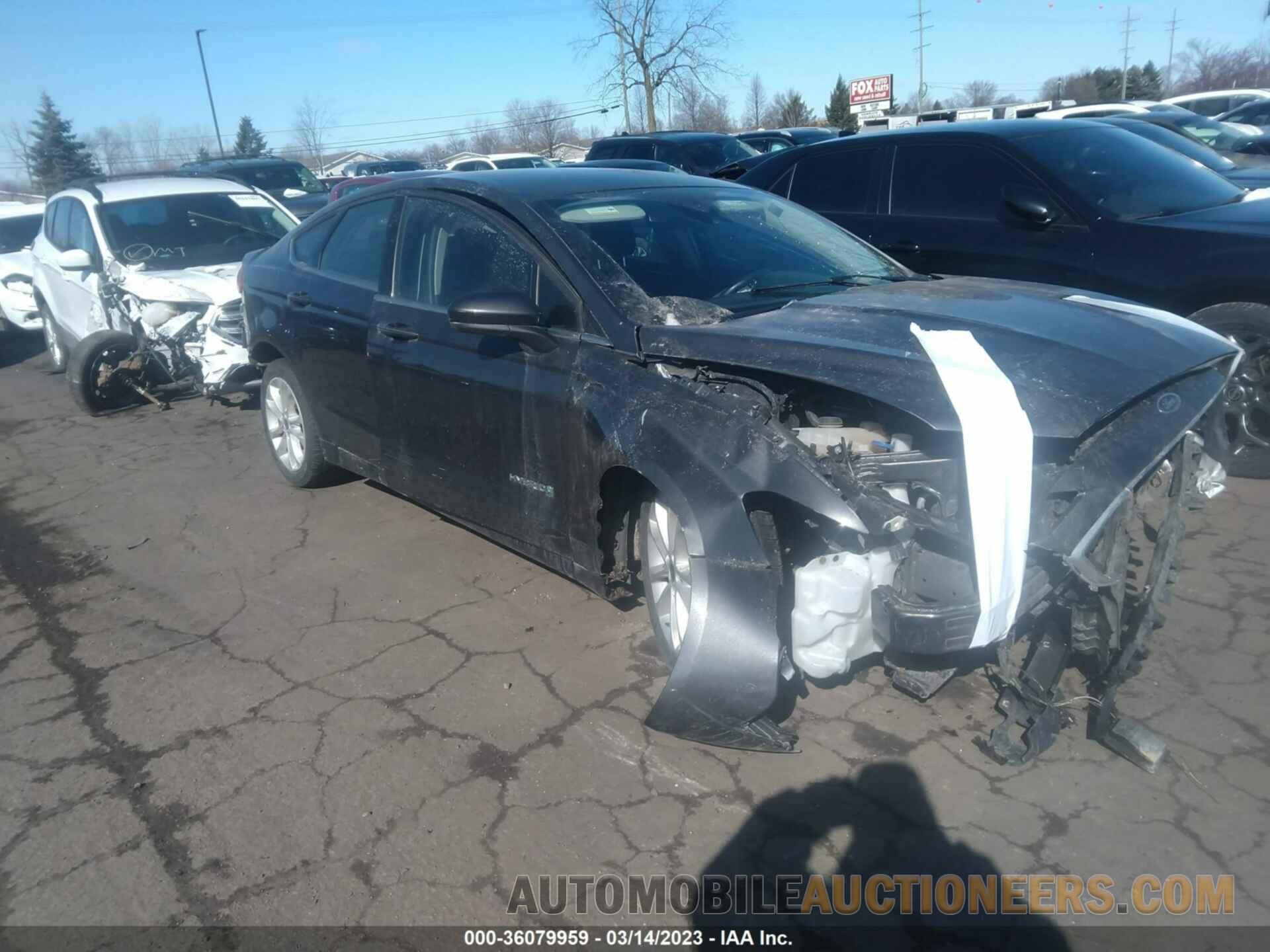 3FA6P0LU0KR131863 FORD FUSION HYBRID 2019