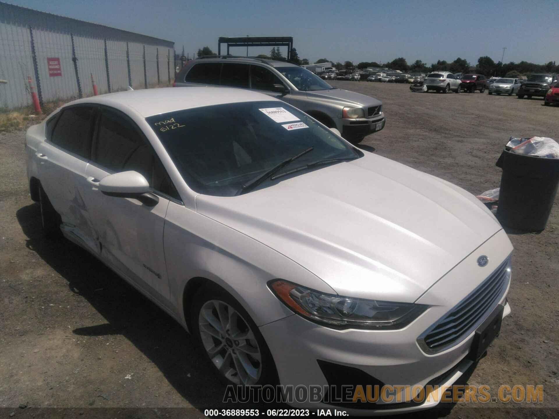 3FA6P0LU0KR135816 FORD FUSION HYBRID 2019