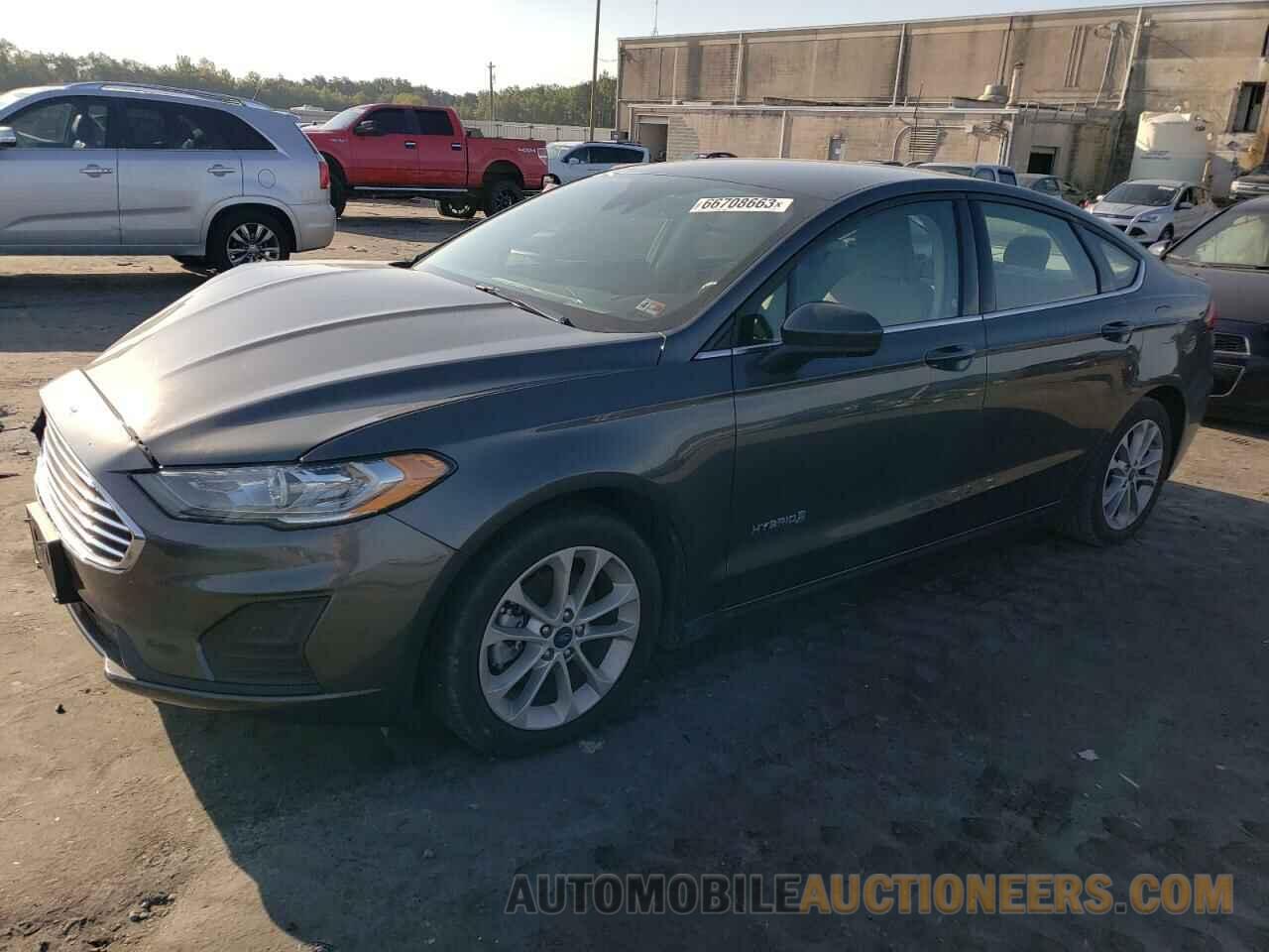 3FA6P0LU0KR158268 FORD FUSION 2019